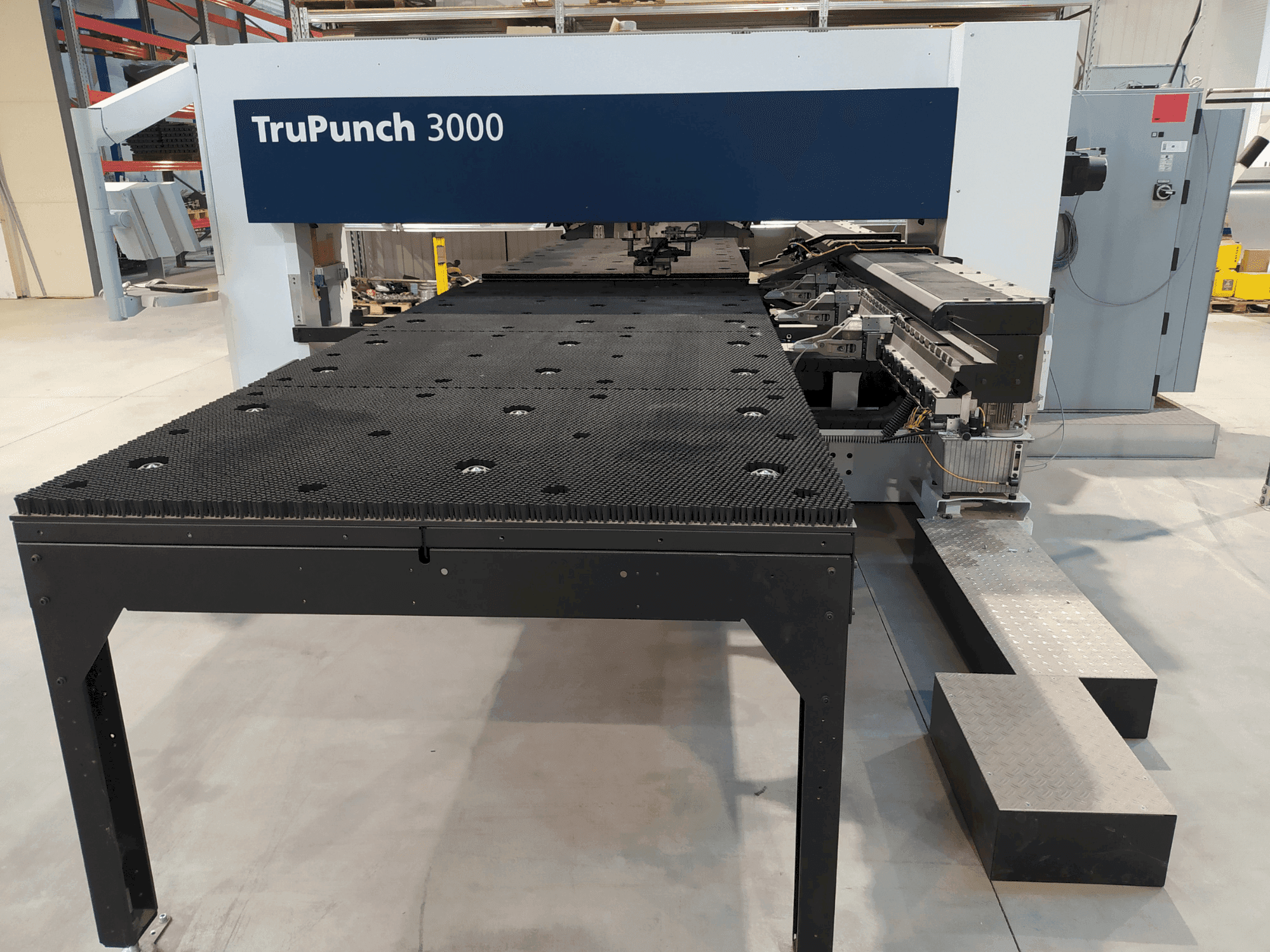 Makine TRUMPF TruPunch 3000 - Önden görünüm