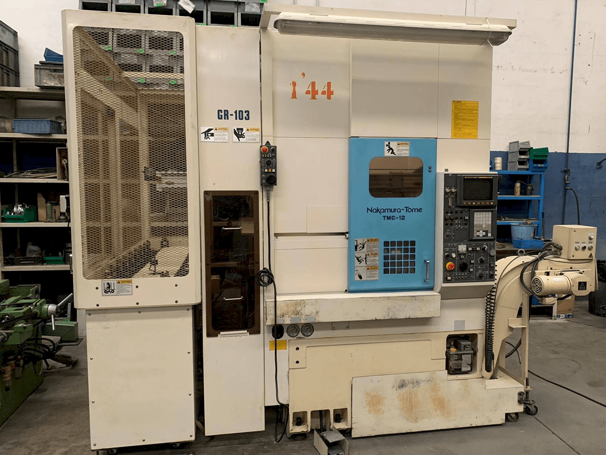 Makine NAKAMURA-TOME TMC 12 - Önden görünüm