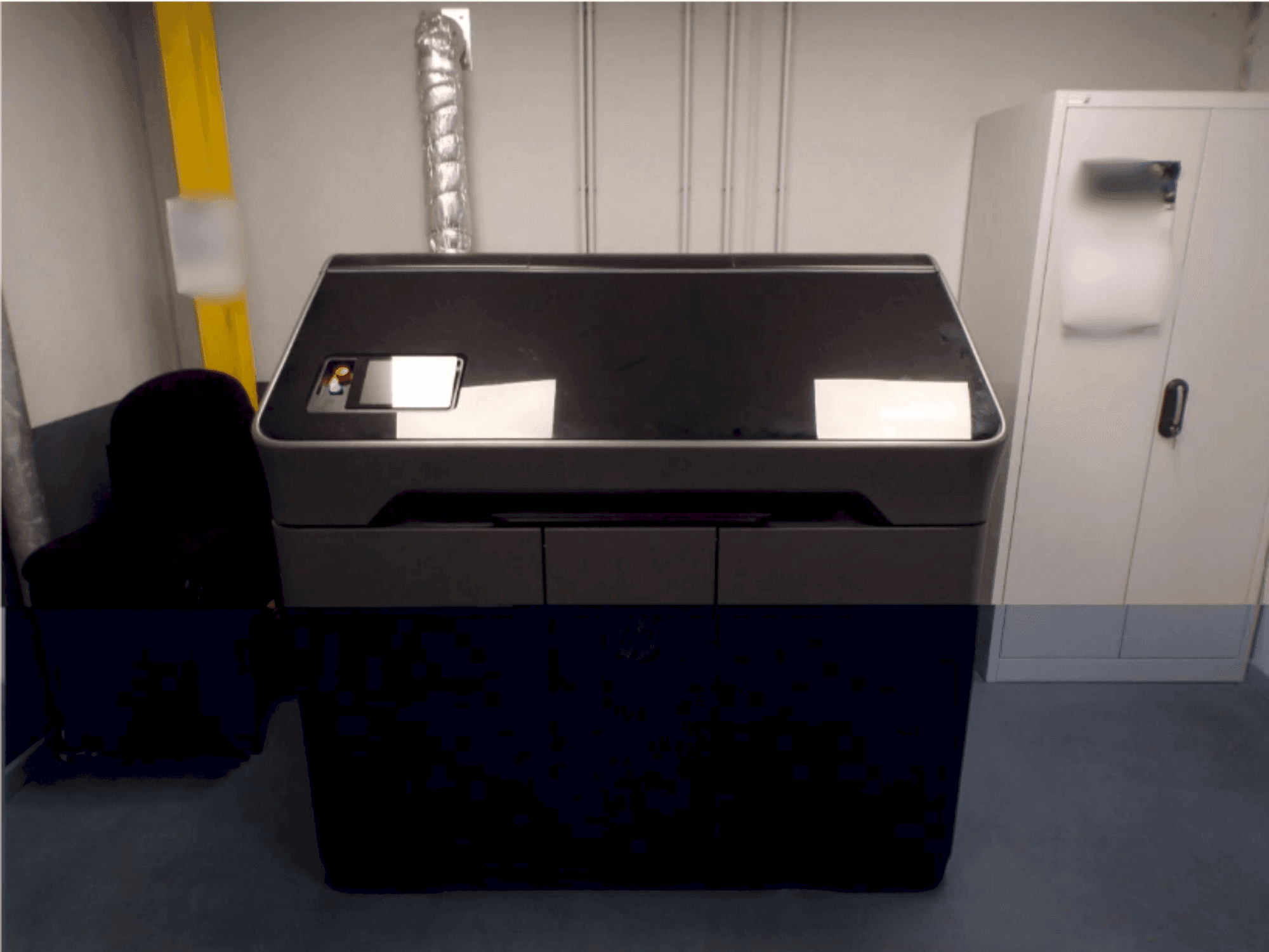 Makine HP Jet Fusion MJF 580 color - Önden görünüm