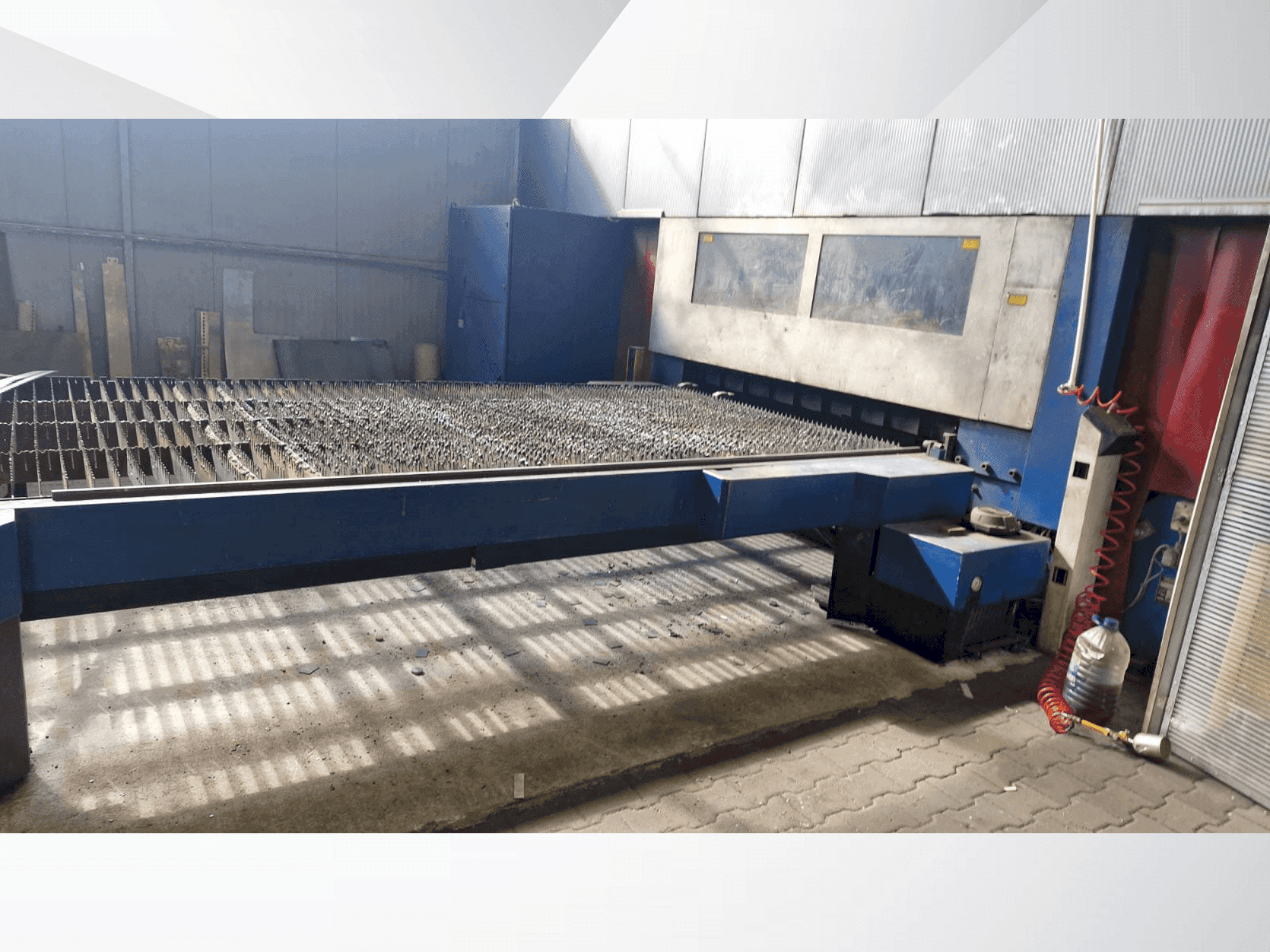 Makine TRUMPF TRUMATIC L 4030 - Önden görünüm