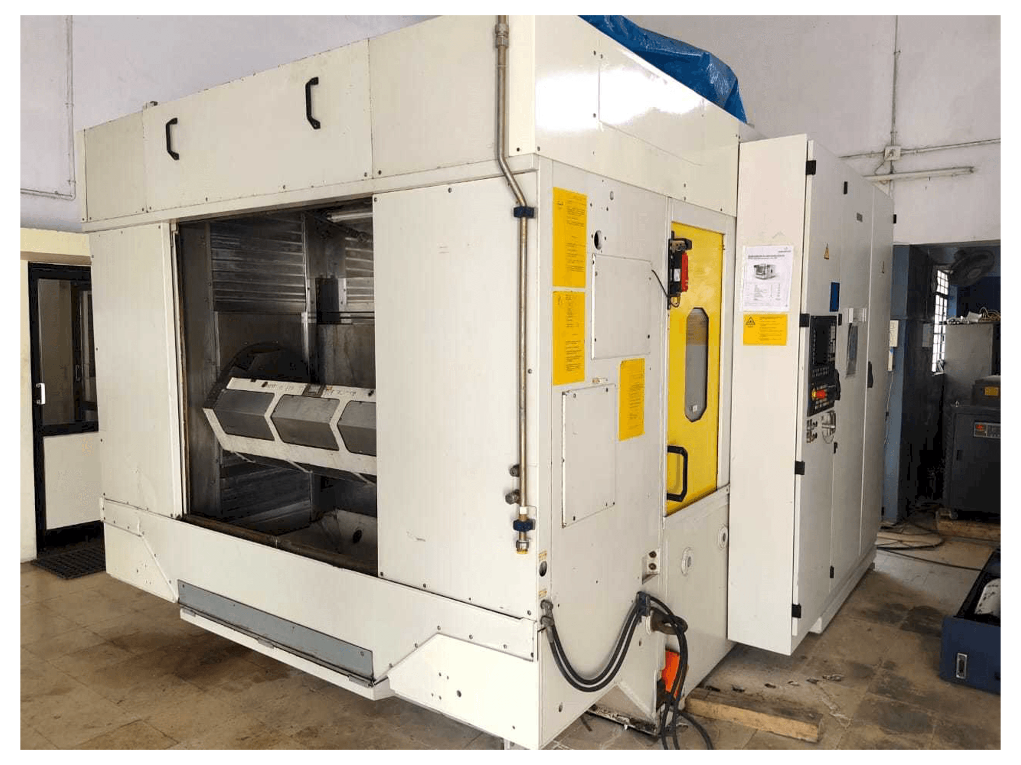 Makine GROB G320 - Önden görünüm