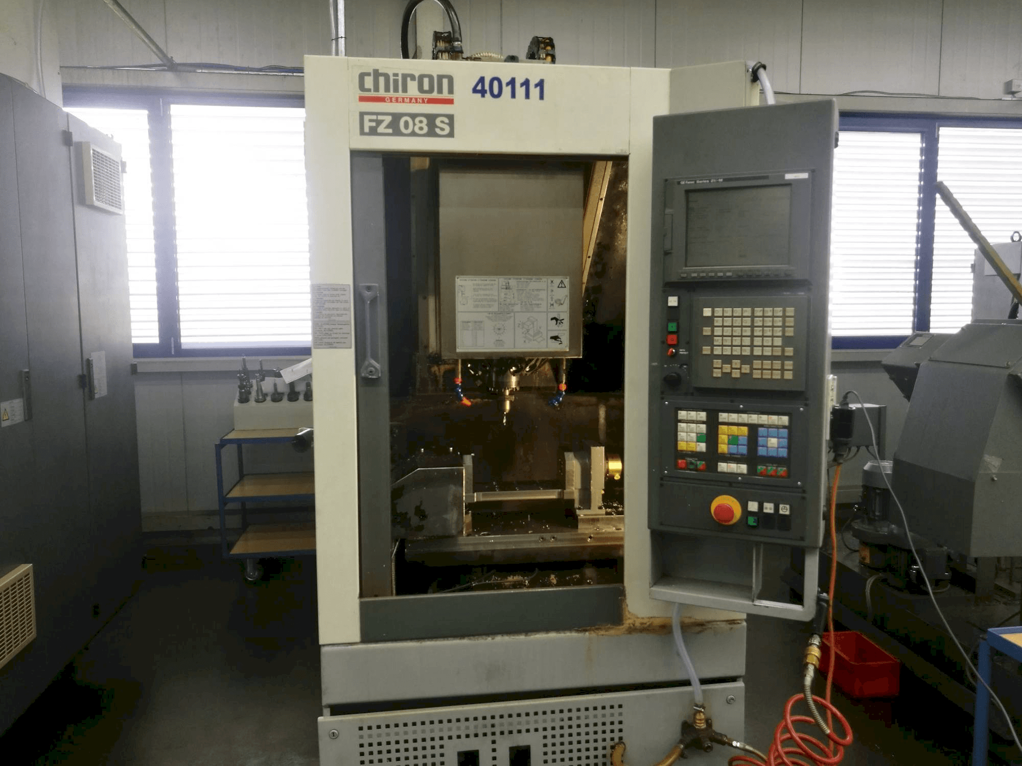 Makine CHIRON FZ08S - Önden görünüm