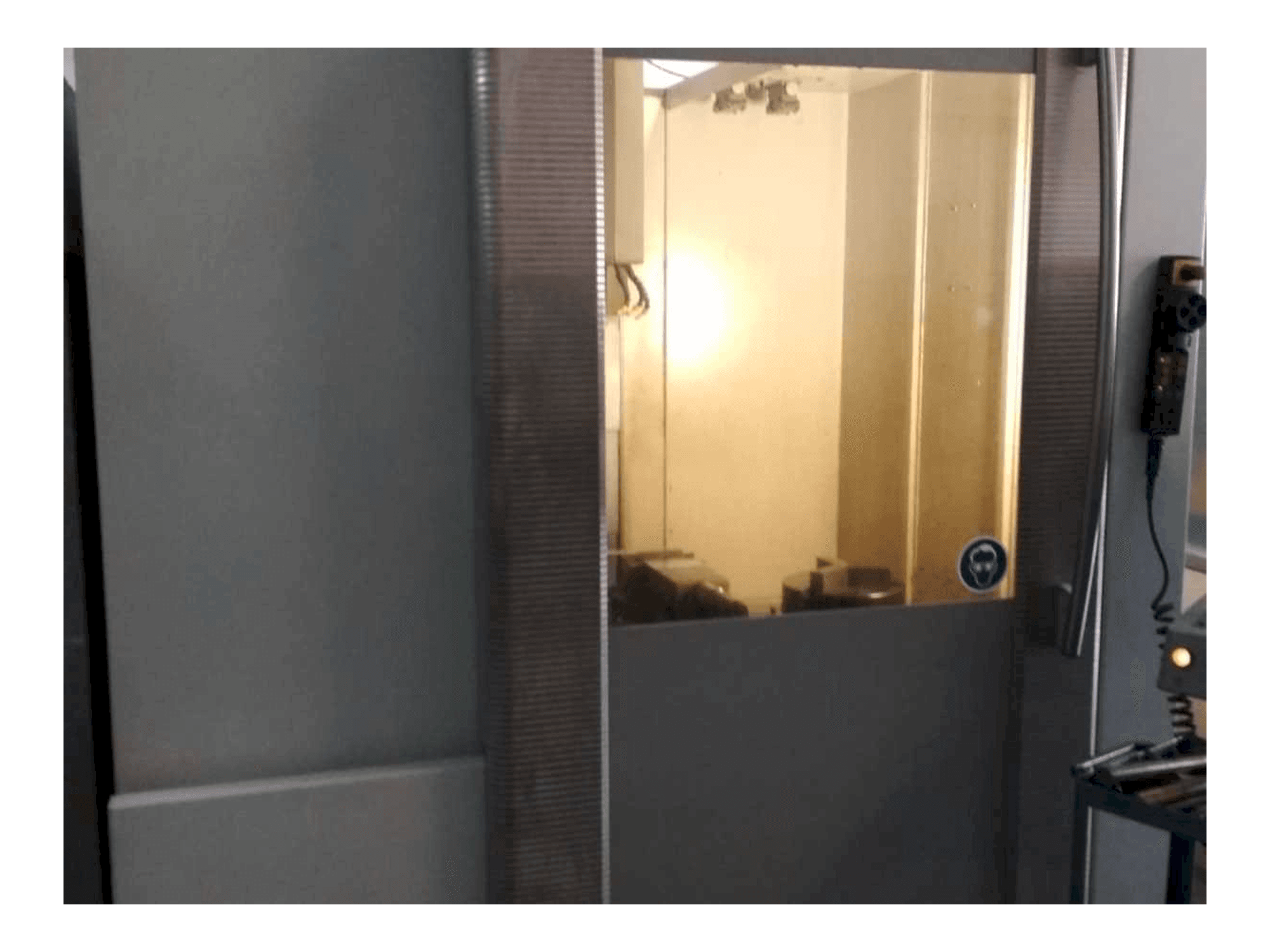 Makine DECKEL MAHO DMC 63V - Önden görünüm