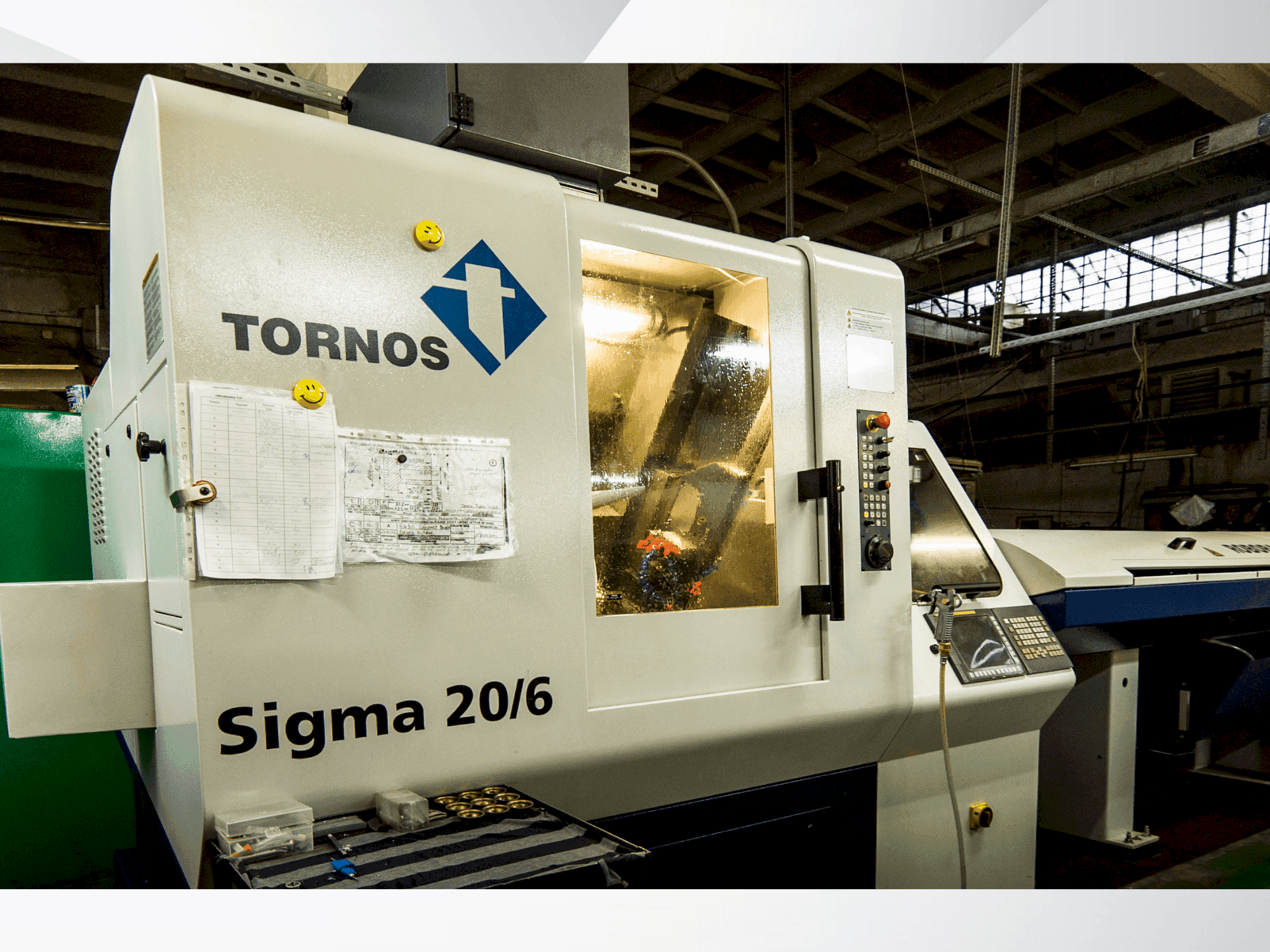 Makine TORNOS DECO Sigma 20/6 - Önden görünüm