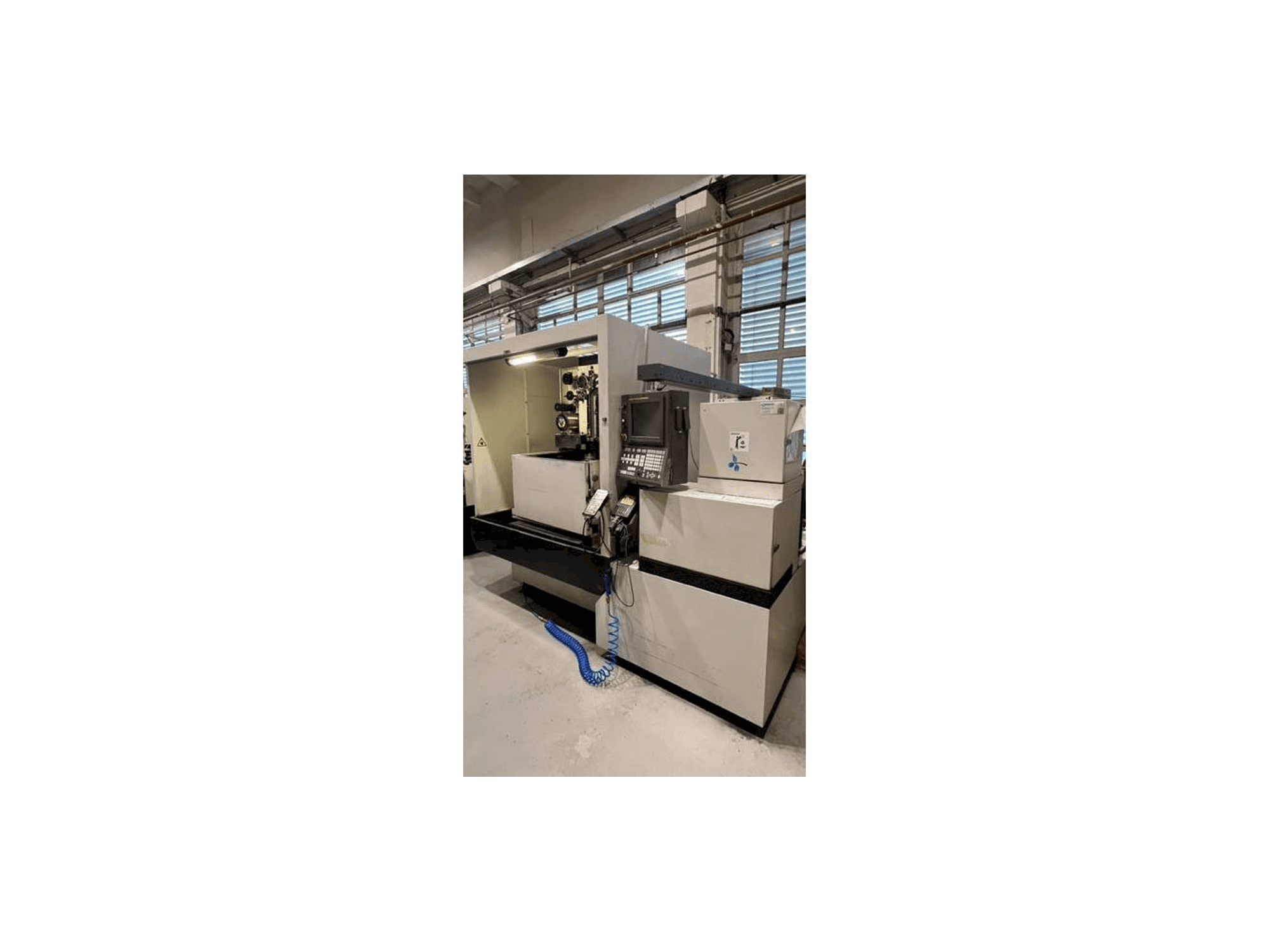 Makine FANUC ROBOCUT Alfa-1iC - Önden görünüm