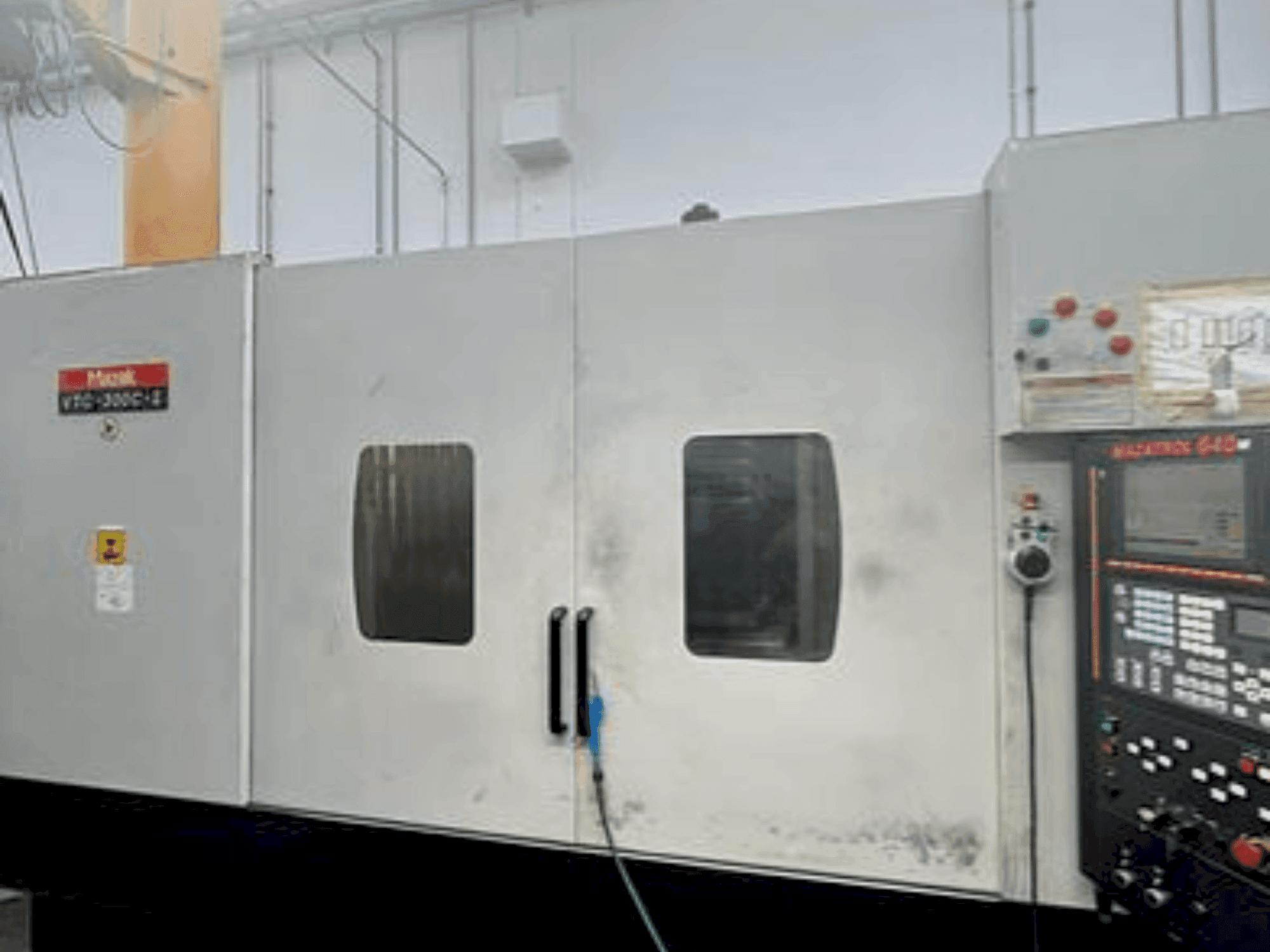 Makine Mazak VTC 300 (2004) - Önden görünüm