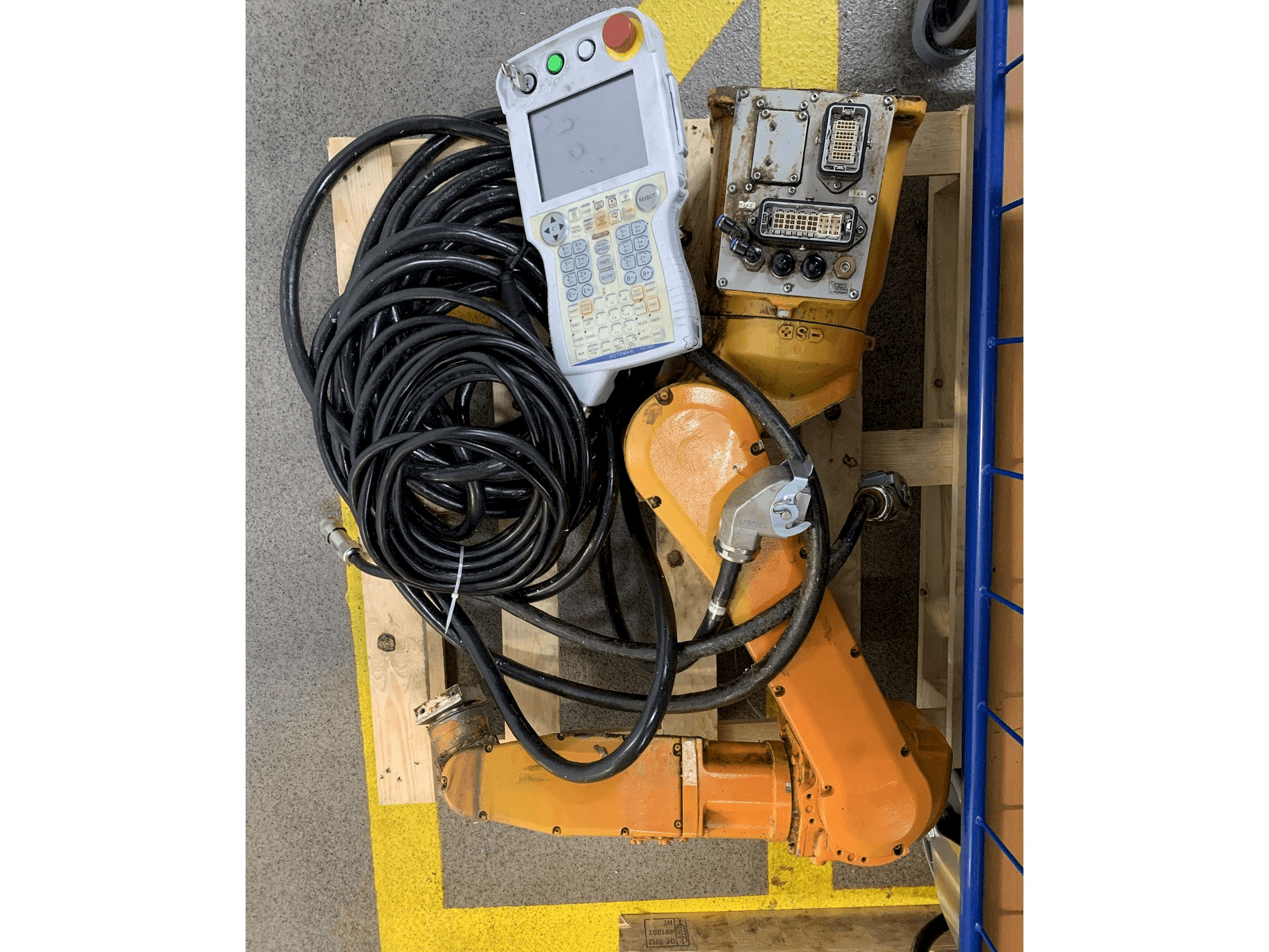 Makine Yaskawa Motoman YR-MH005LS-A12 - Önden görünüm