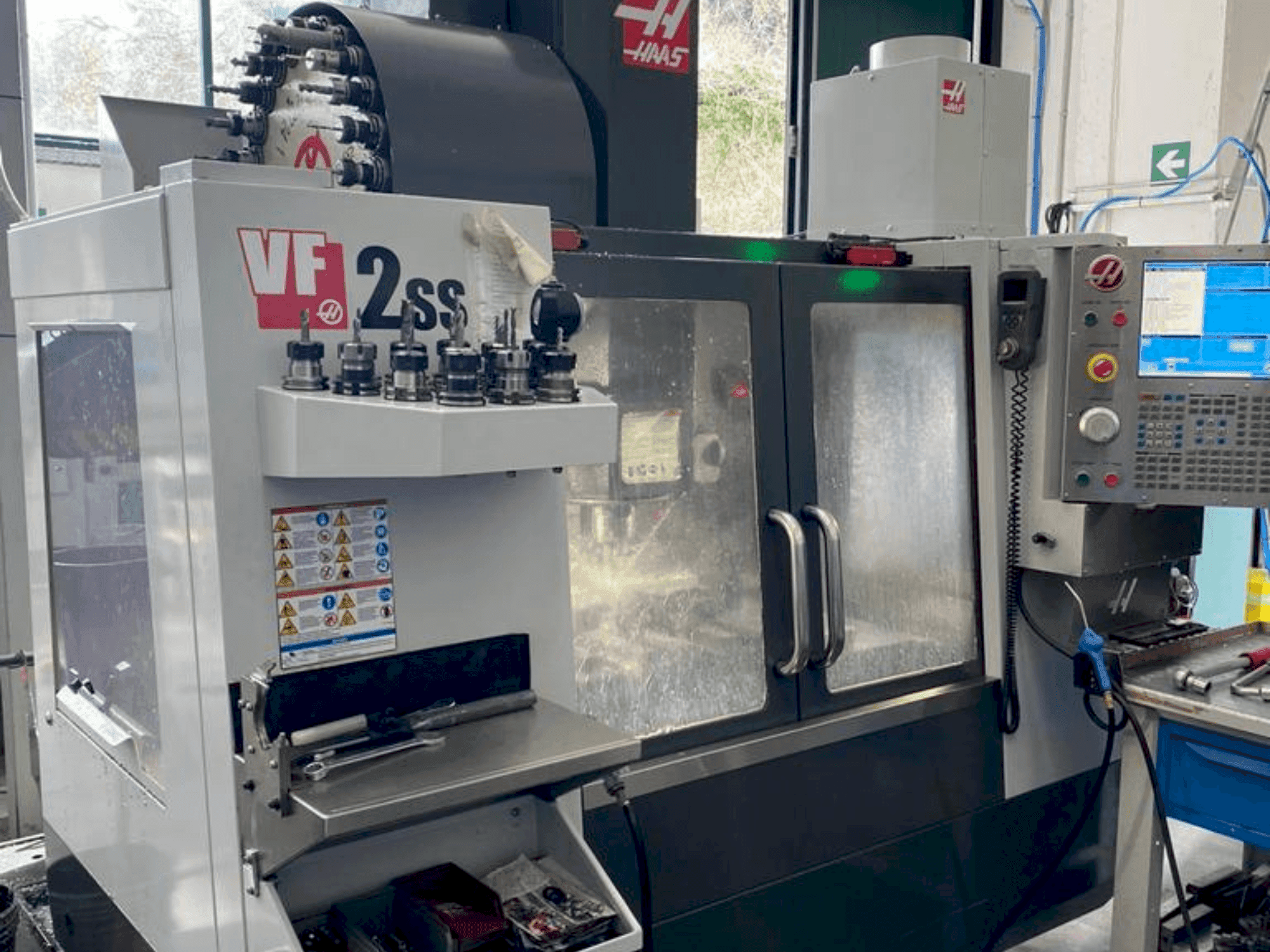 Makine HAAS VF-2SS - Önden görünüm