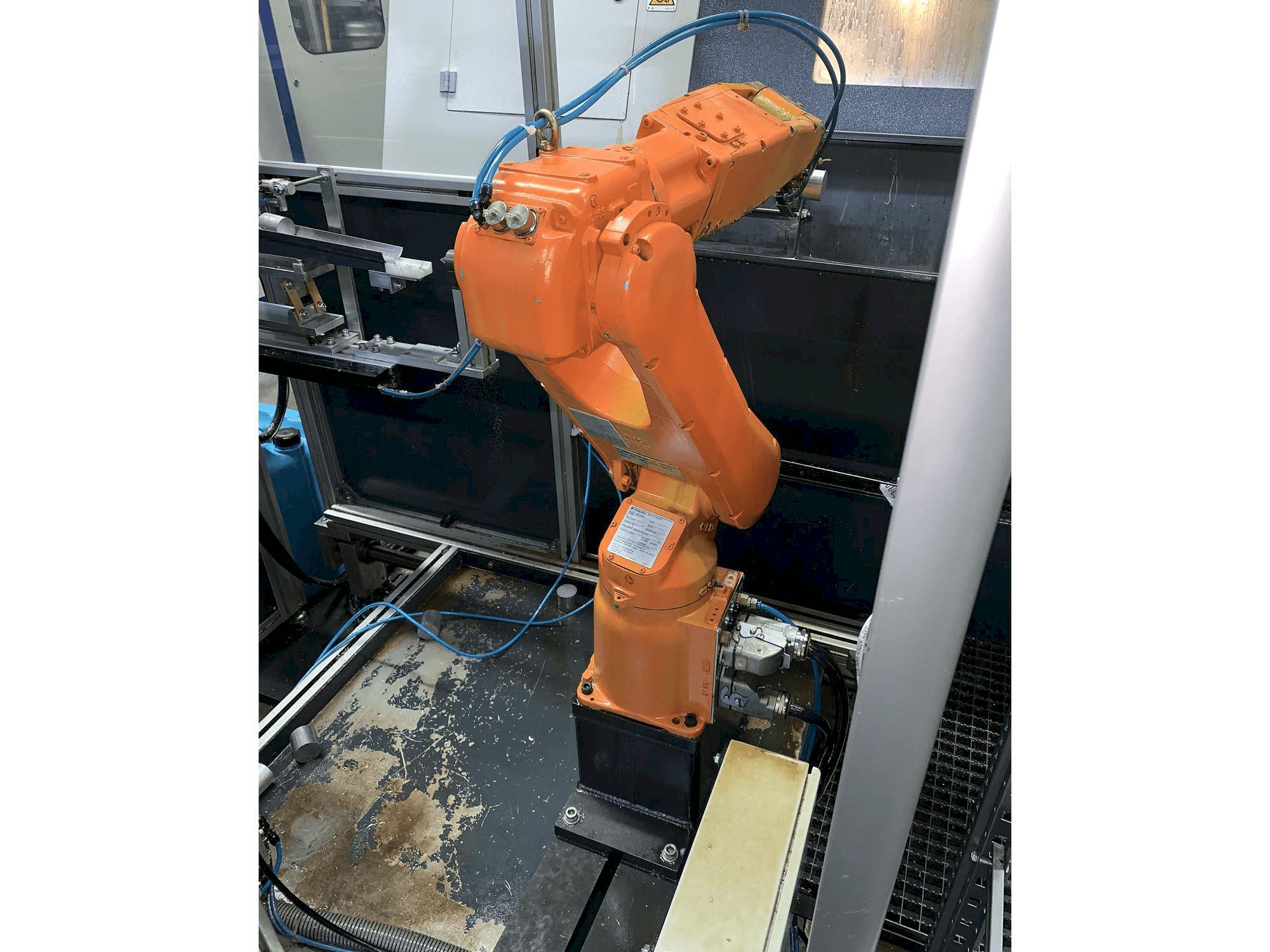 Makine Yaskawa Motoman YR-MH005LS-A12 - Önden görünüm