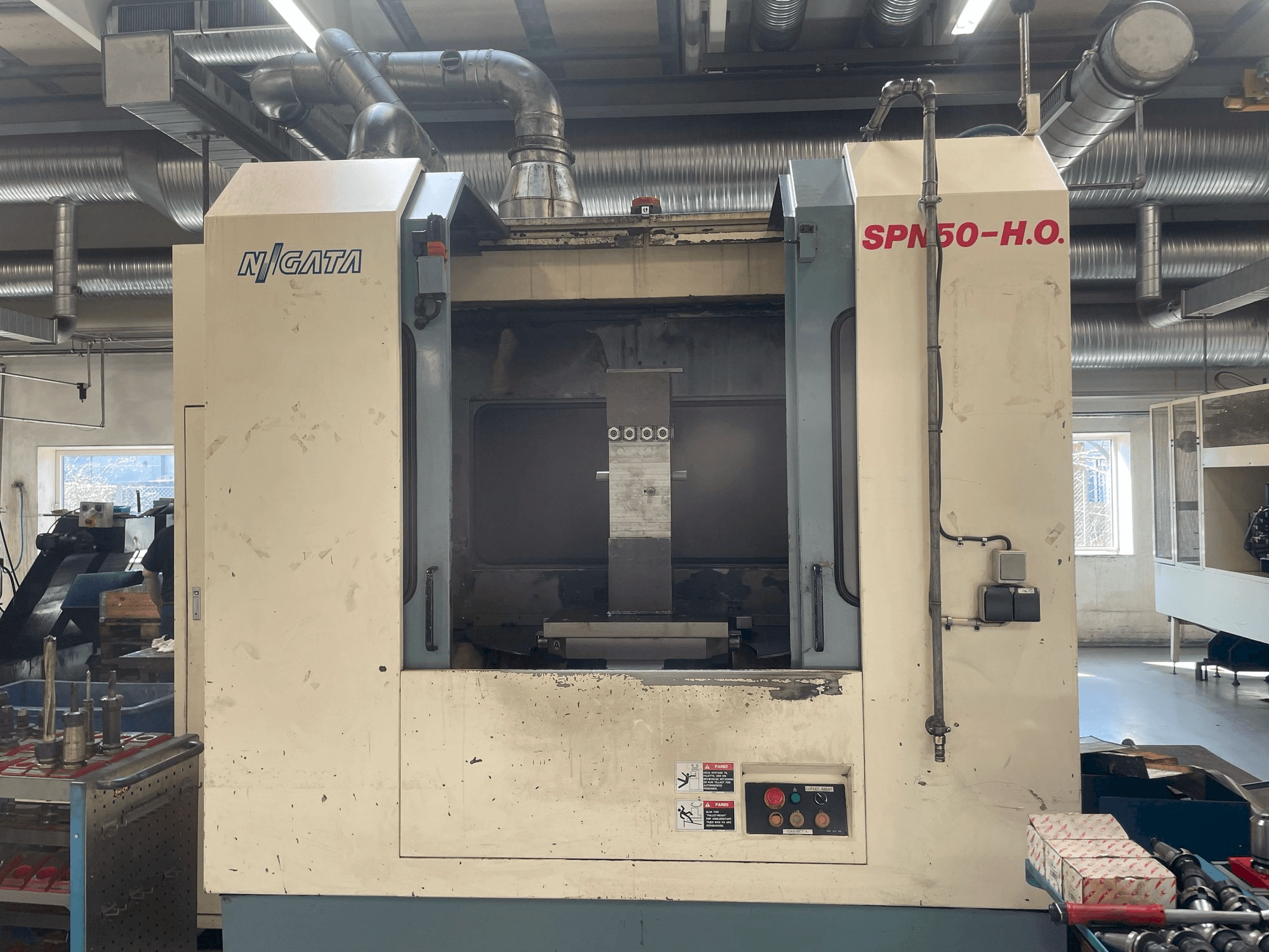 Makine Niigata SPN 50-HO - Önden görünüm