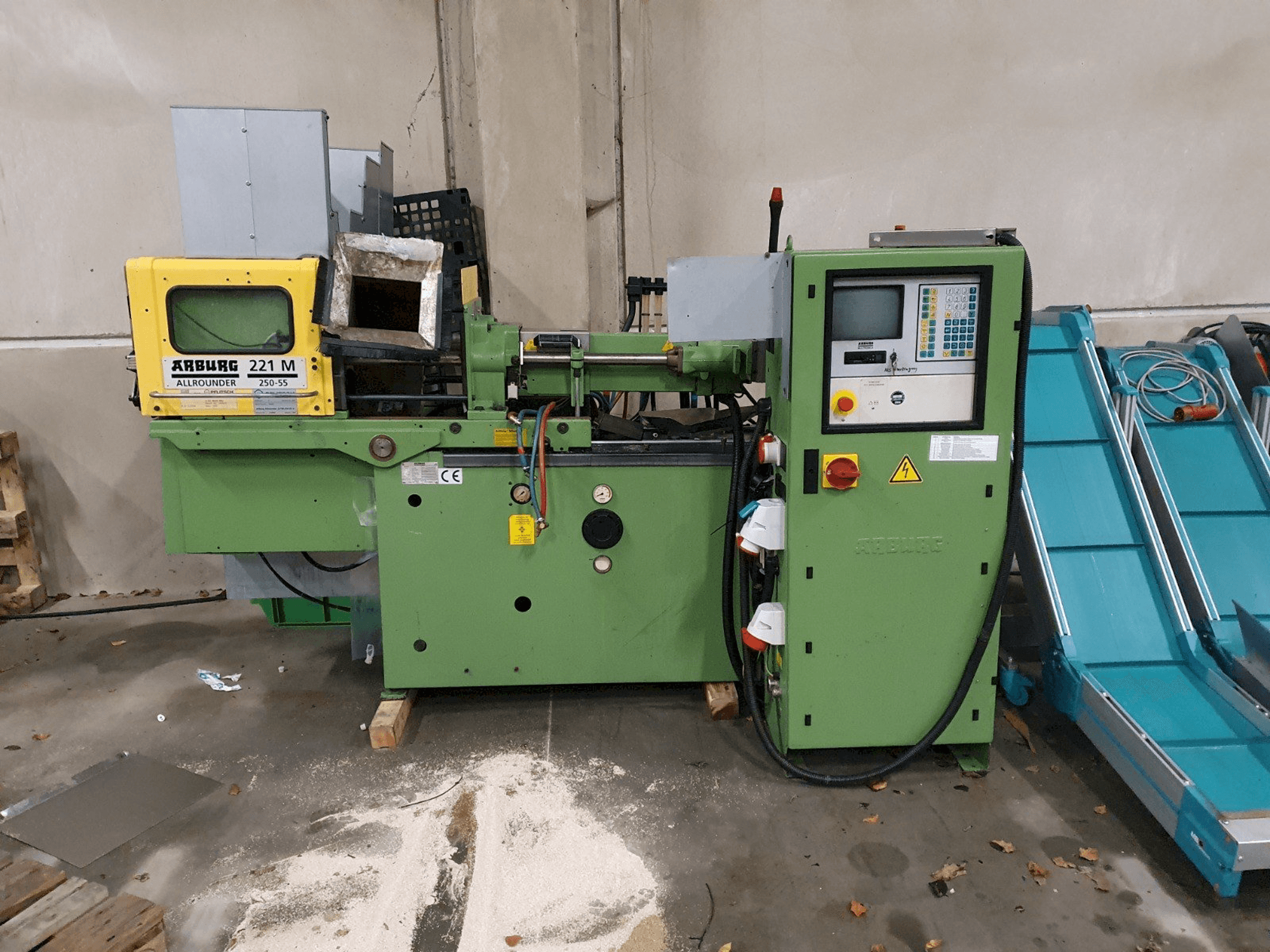 Makine Arburg Allrounder 221 M 250-55 - Önden görünüm