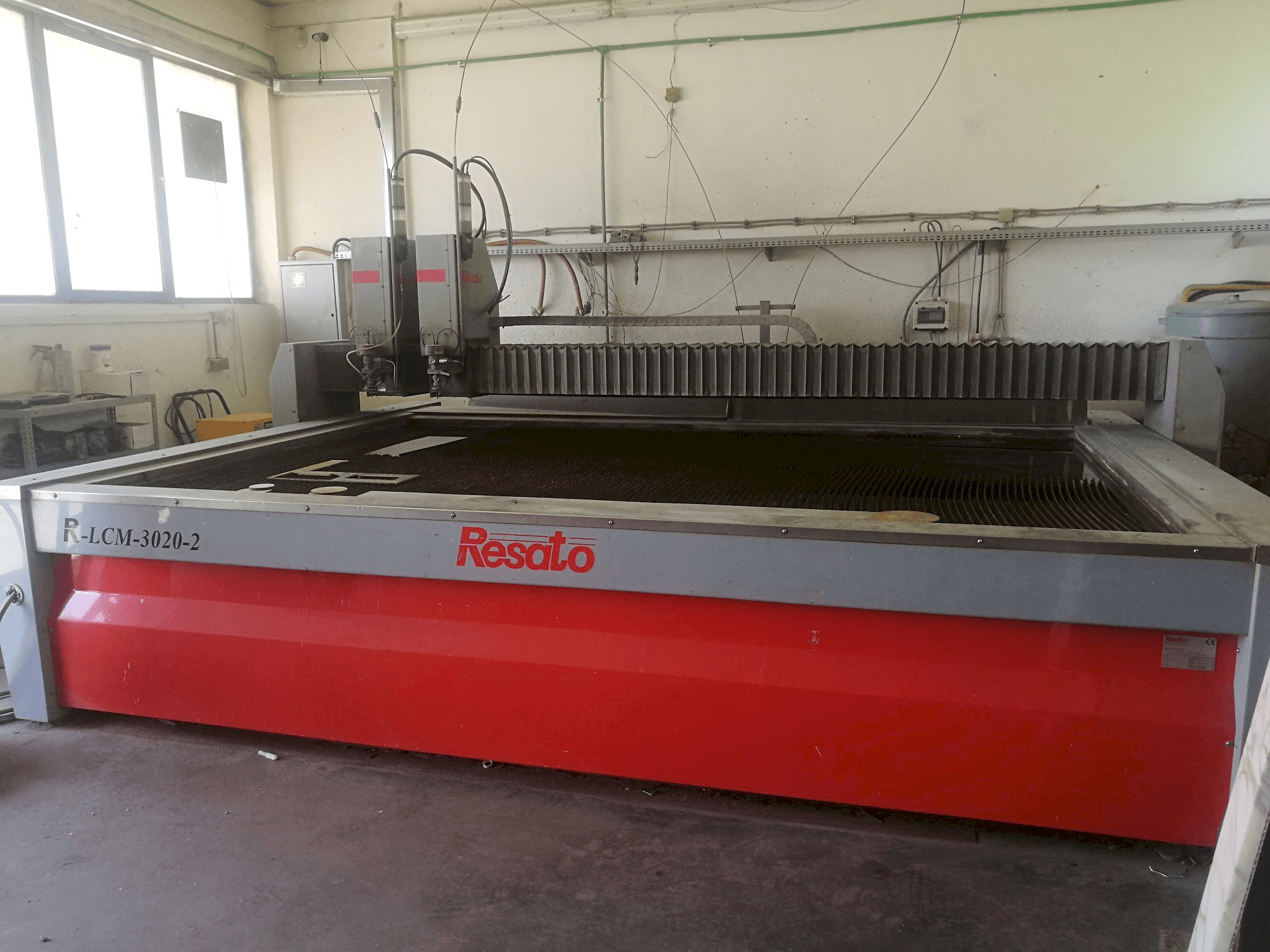 Makine Resato R-LCM 3020-2 - Önden görünüm