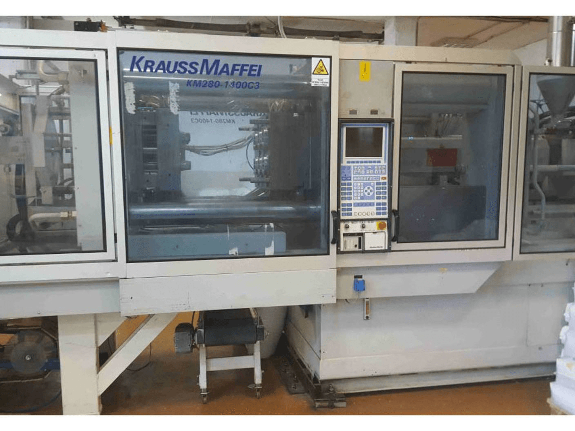 Makine Krauss Maffei KM 280-1400 C3 - Önden görünüm