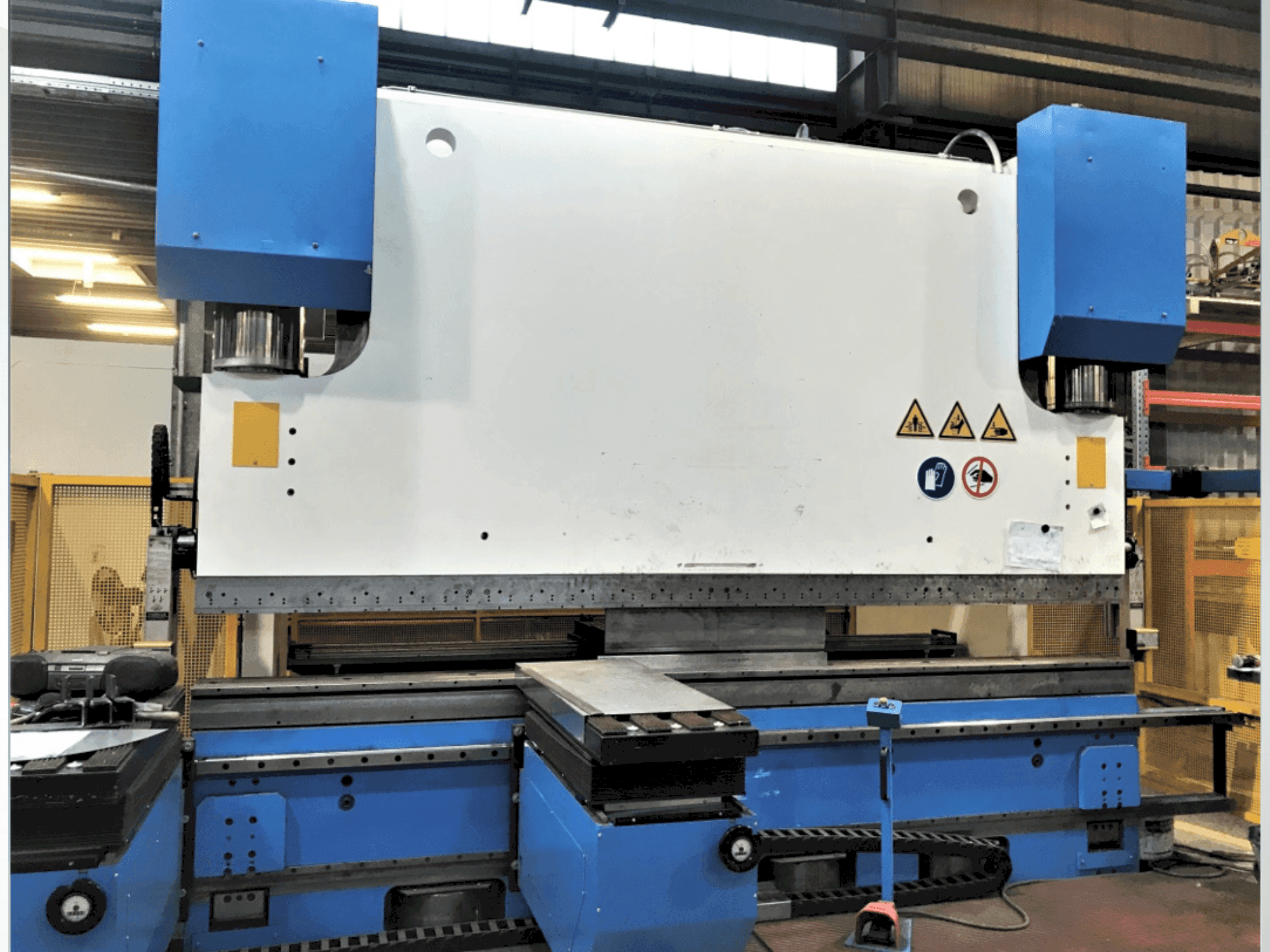 Makine Bystronic Beyeler PR 500x1400 - Önden görünüm