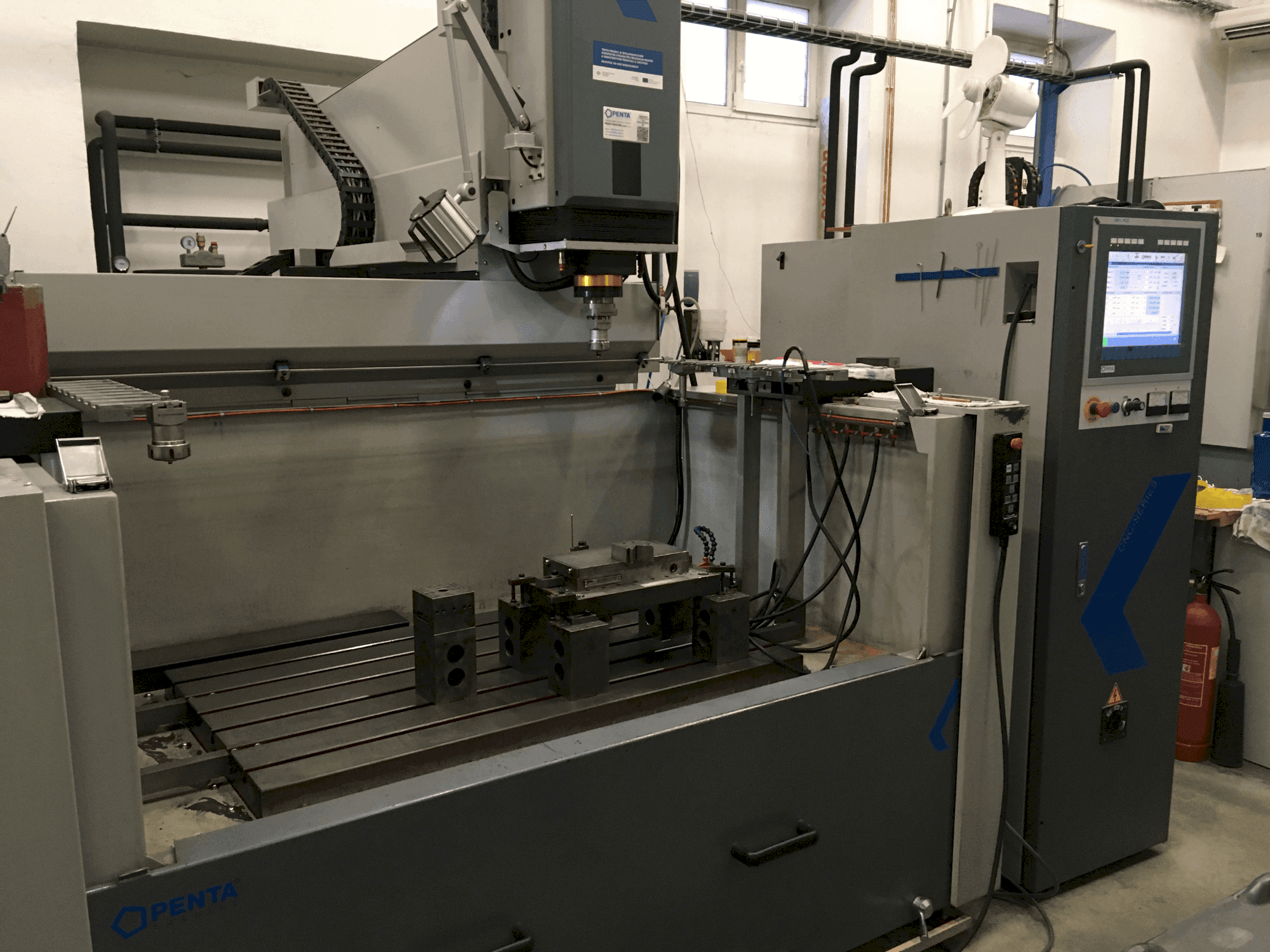 Makine PENTA 1060 CNC - Önden görünüm