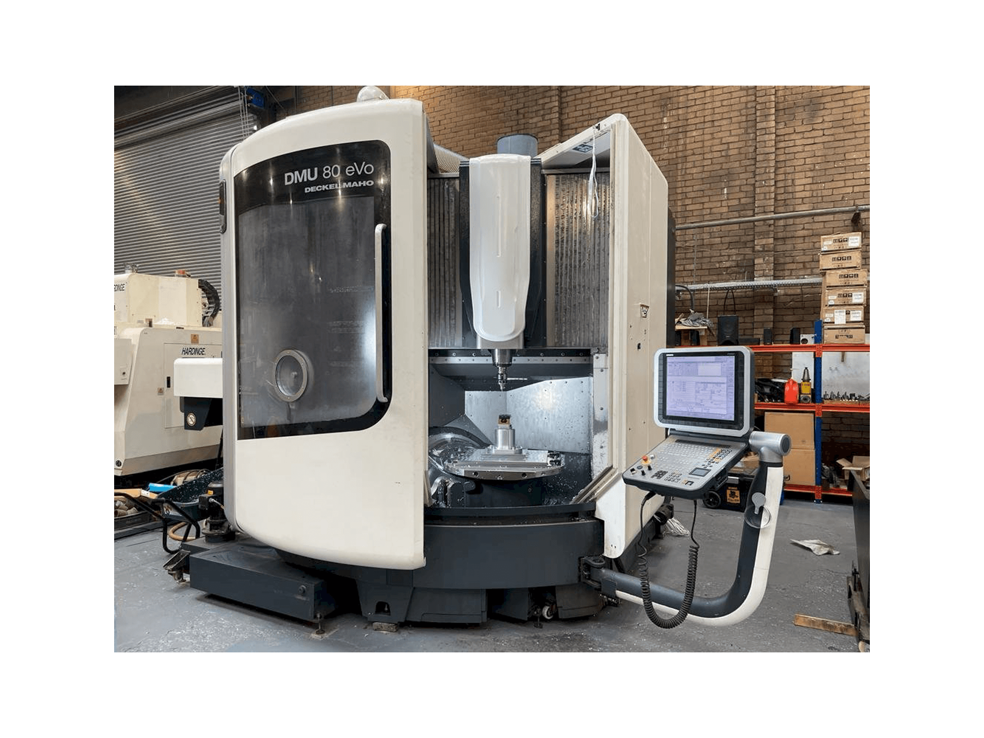 Makine DMG DMU 80 eVo Linear - Önden görünüm