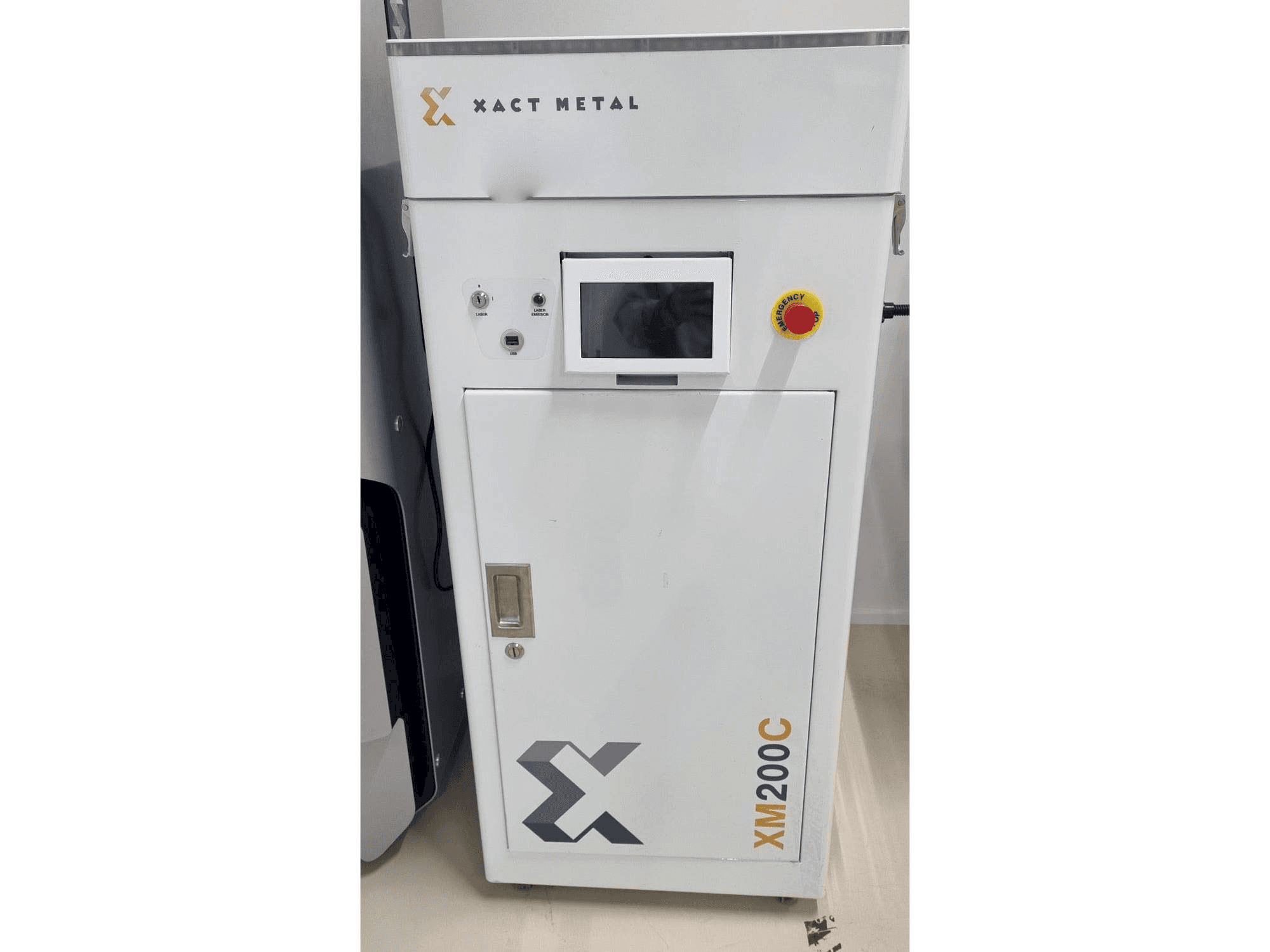 Makine XACT METAL XM200C-E - Önden görünüm