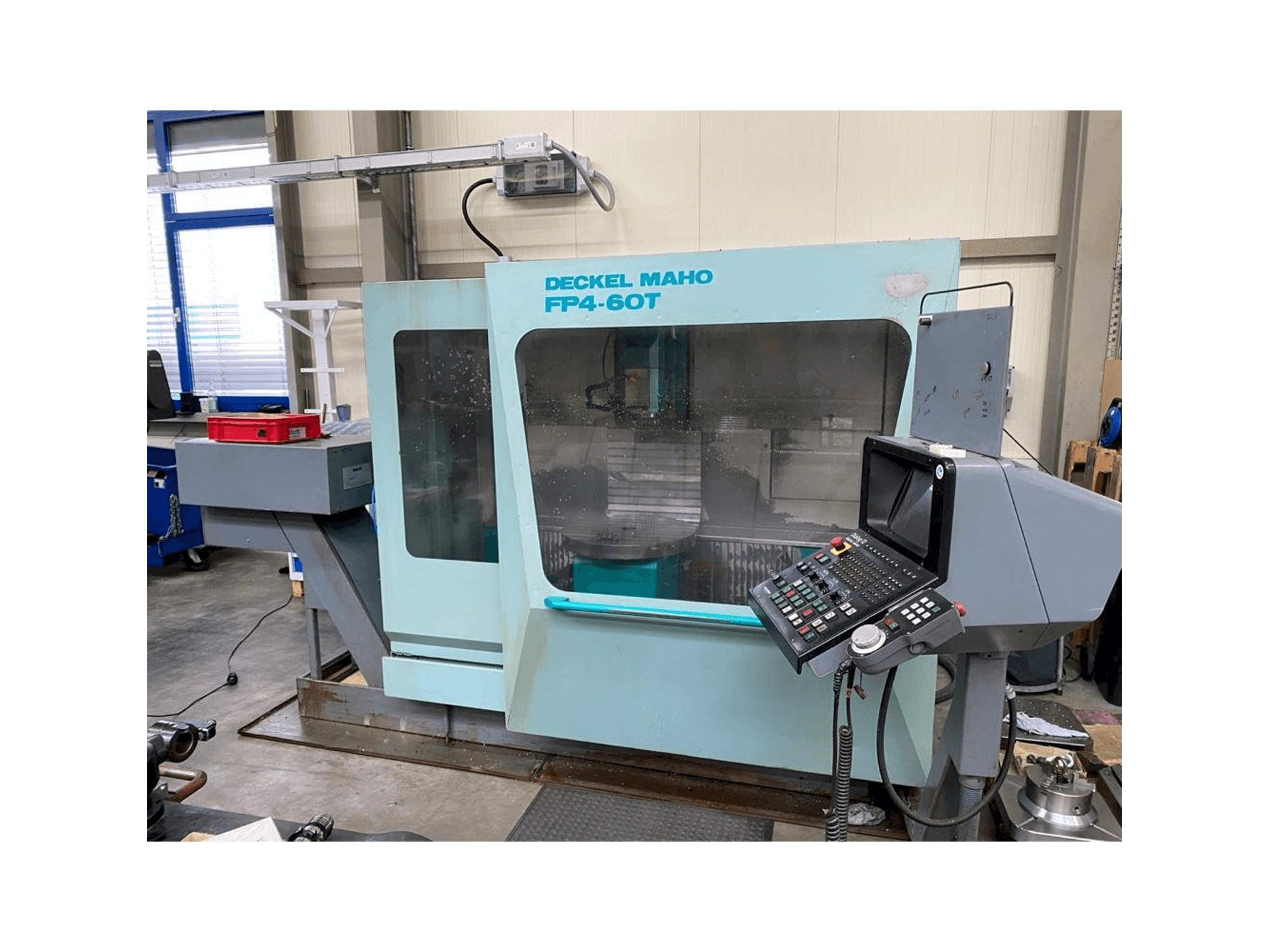 Makine DECKEL MAHO FP4-60 T - Önden görünüm