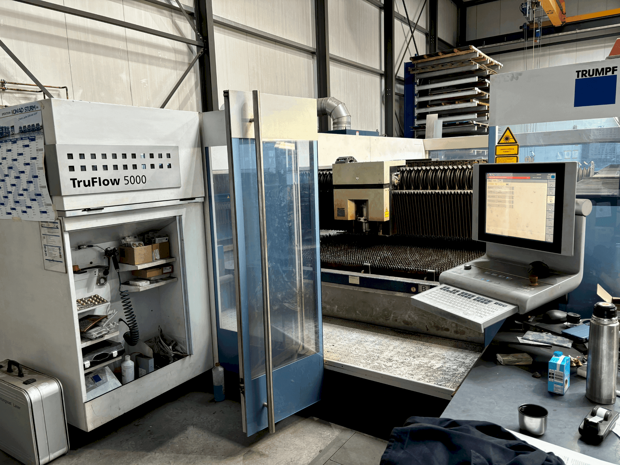 Makine TRUMPF TruLaser 3040 - Önden görünüm