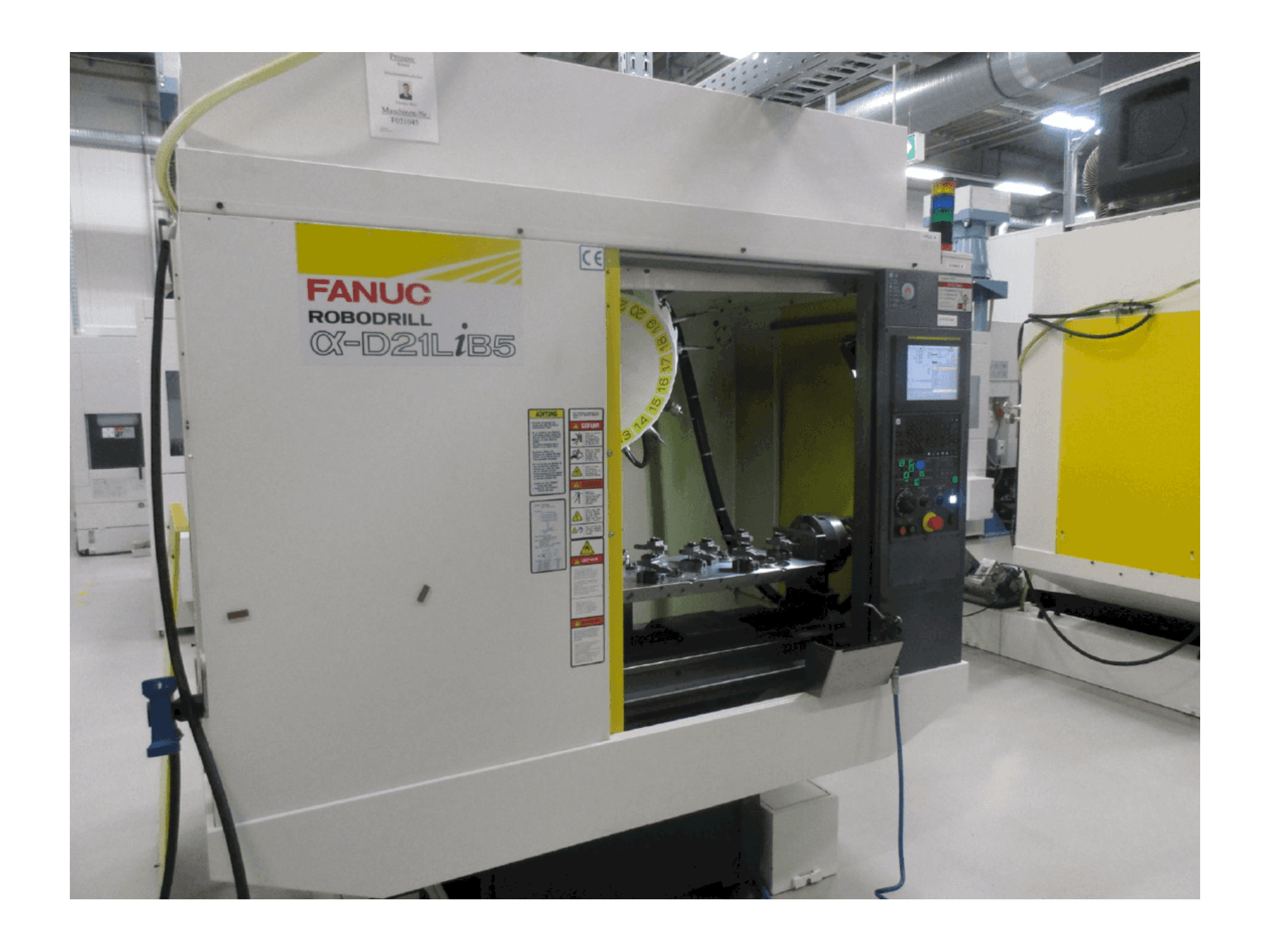 Makine FANUC ROBODRILL Alpha D21LiB5 - Önden görünüm