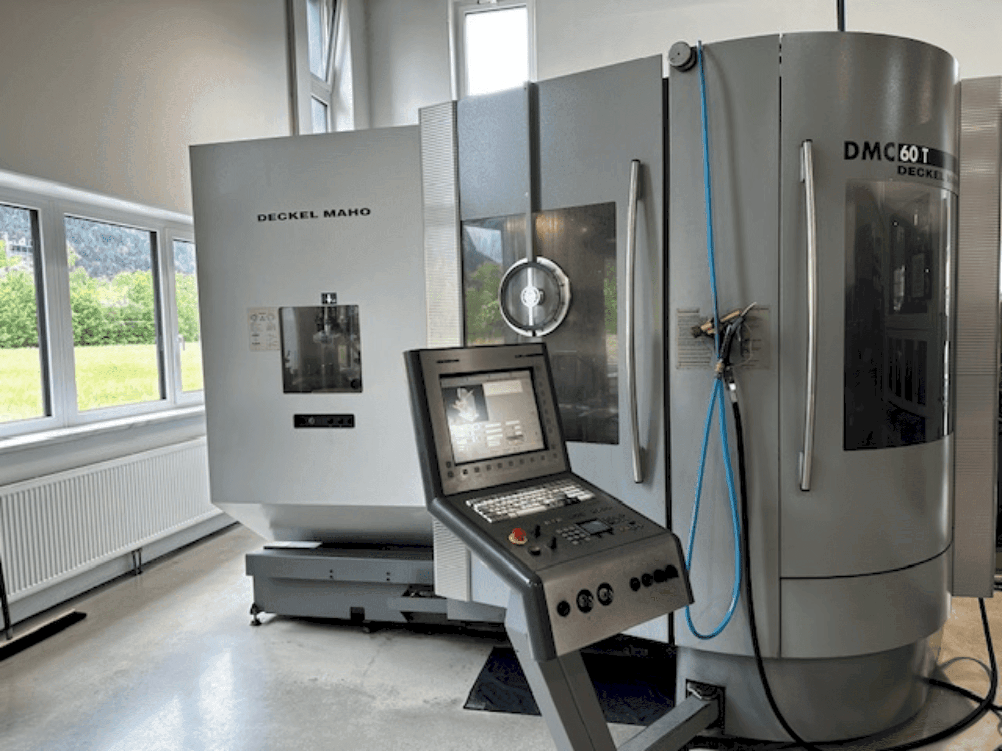 Makine DMG DECKEL MAHO DMC 60T - Önden görünüm