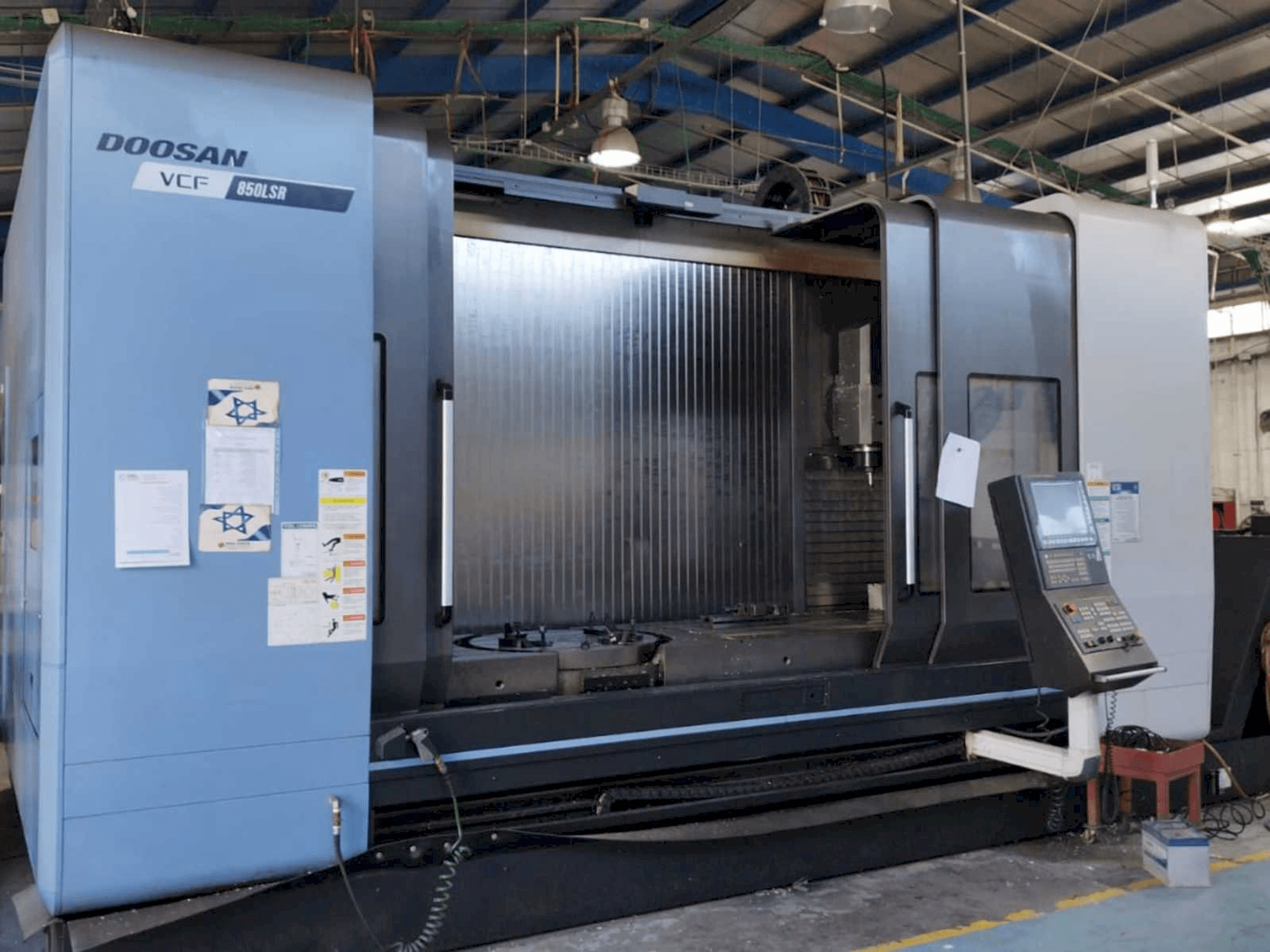 Makine Doosan VCF 850LSR - Önden görünüm