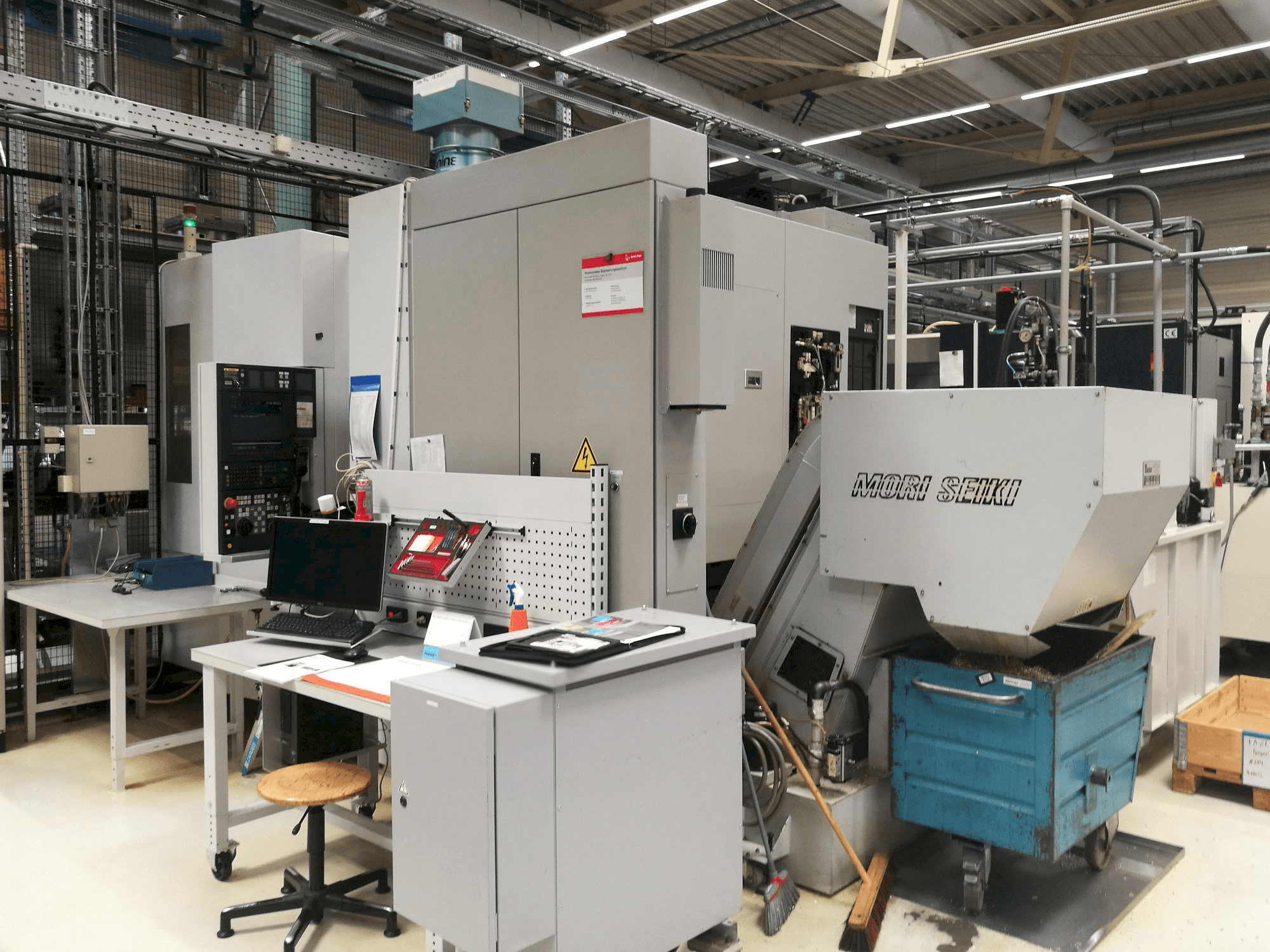 Makine MORI SEIKI NH 5000 - Önden görünüm