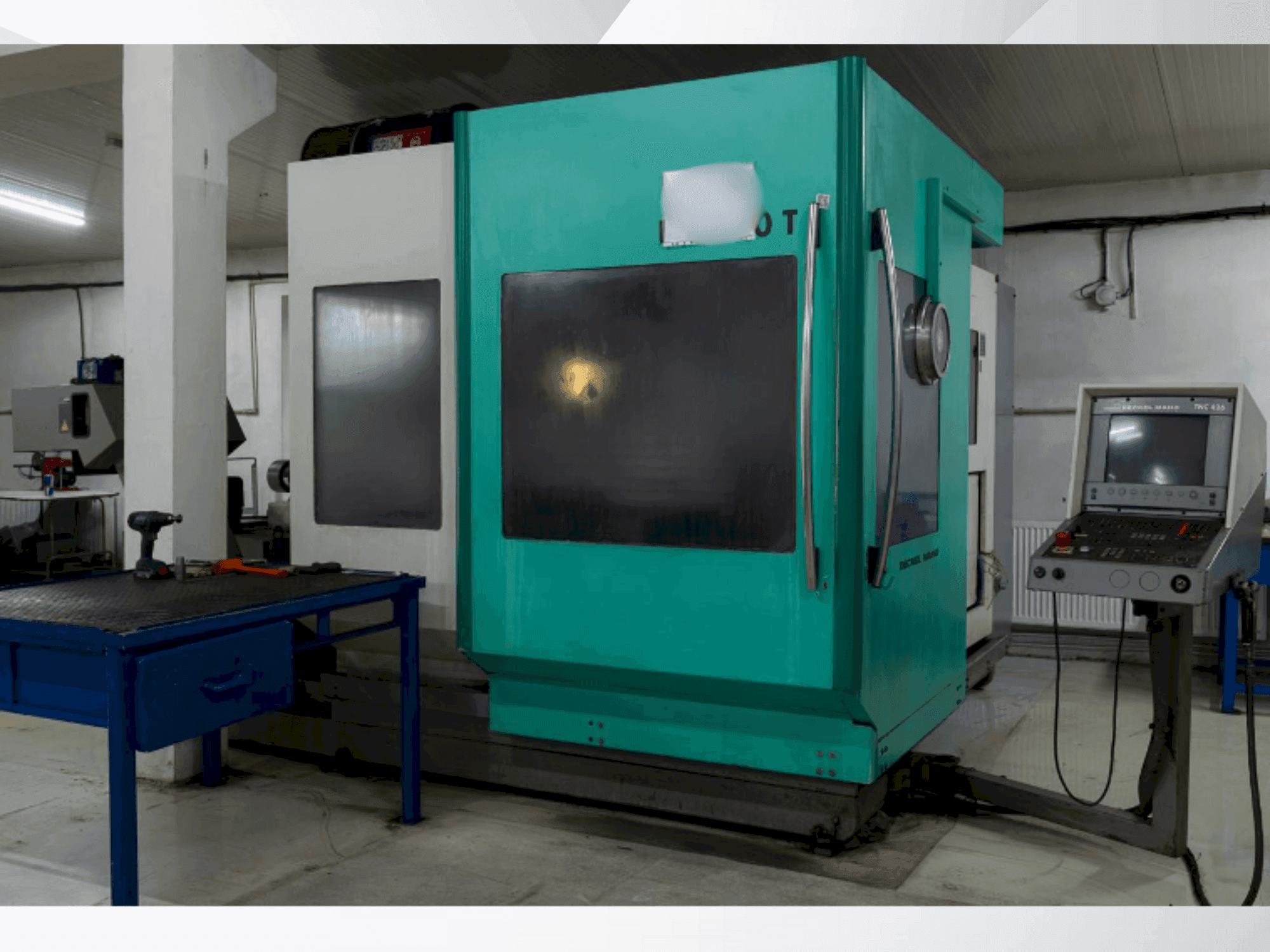 Makine DECKEL MAHO DMU 80T - Önden görünüm
