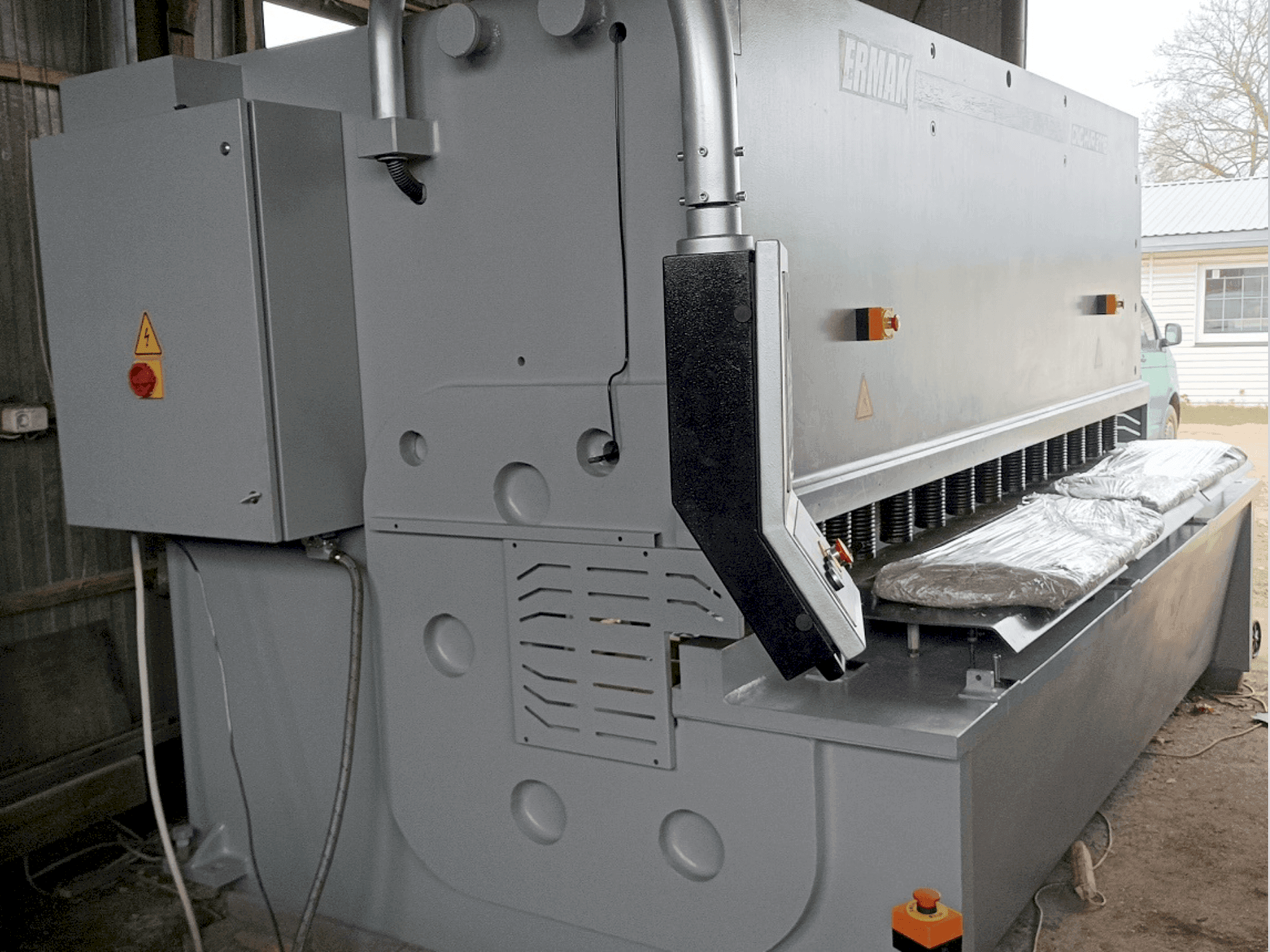 Makine ERMAKSAN HVR 3100-16 - Önden görünüm