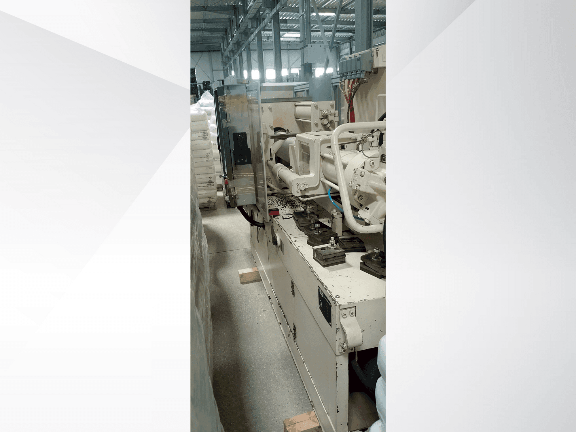 Makine Krauss Maffei 340 c2/80 - Yan görünüm
