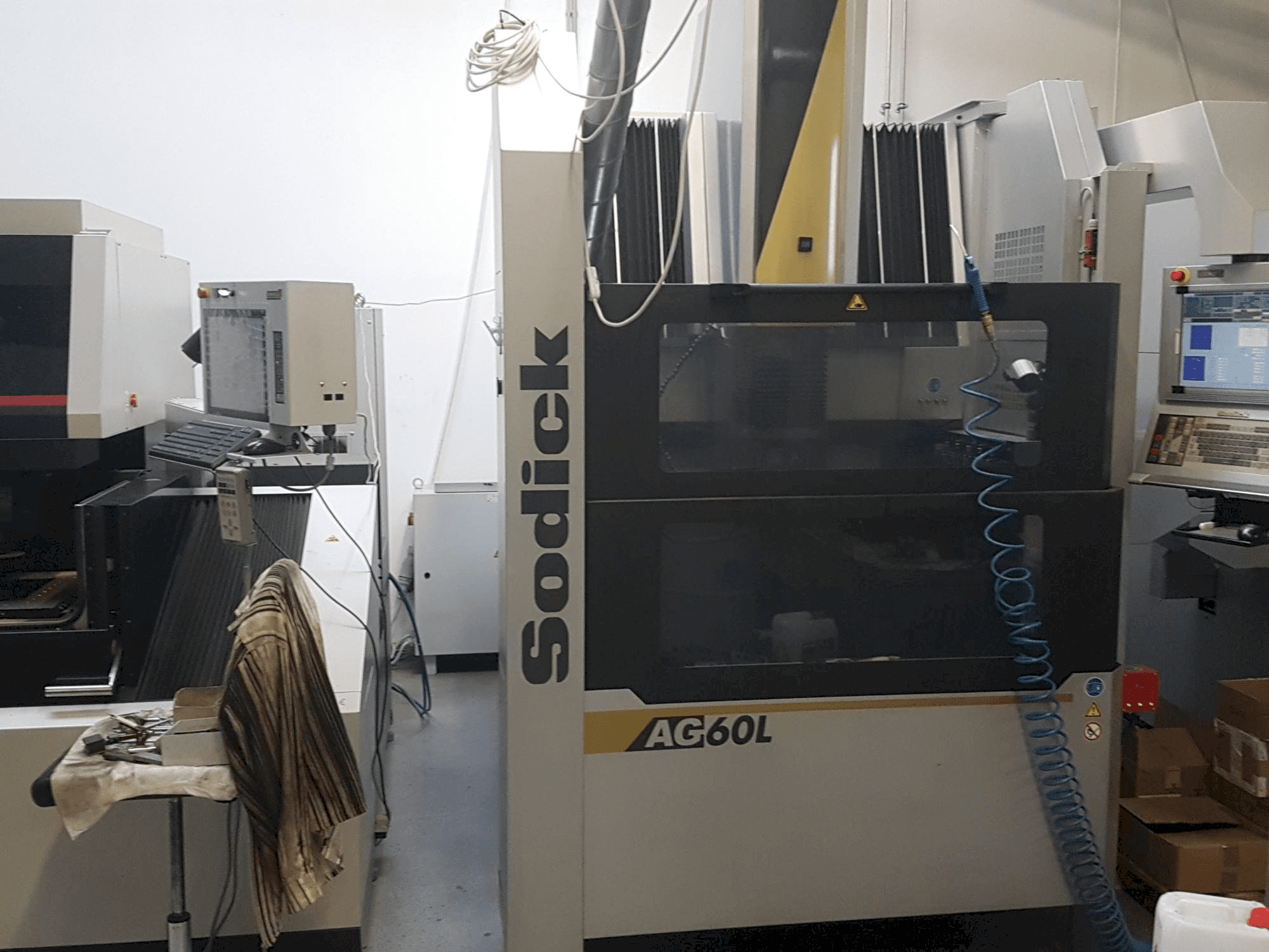 Makine Sodick AG60L - Önden görünüm