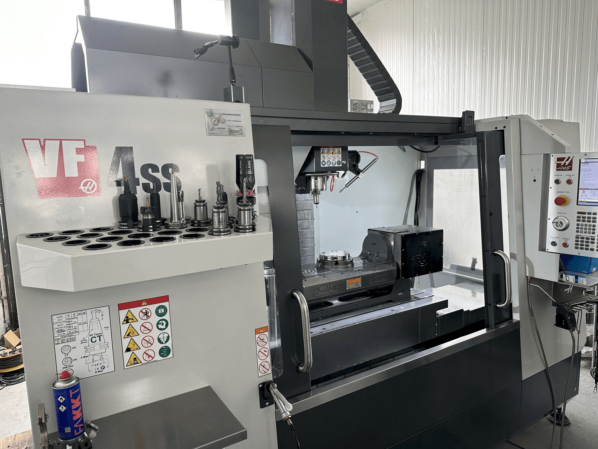 Makine HAAS VF-4SS - Sol görünüm