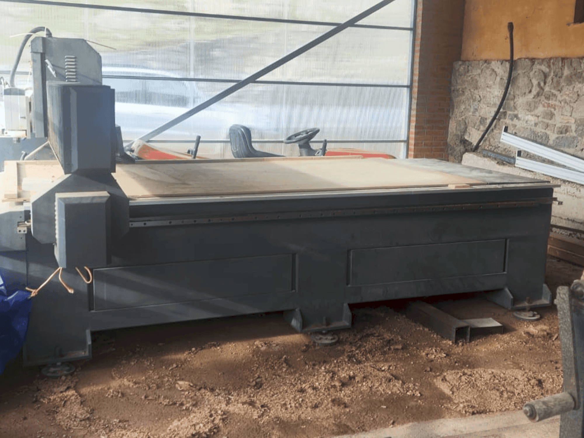 Makine BARCENAS CNC SW1325V - Önden görünüm