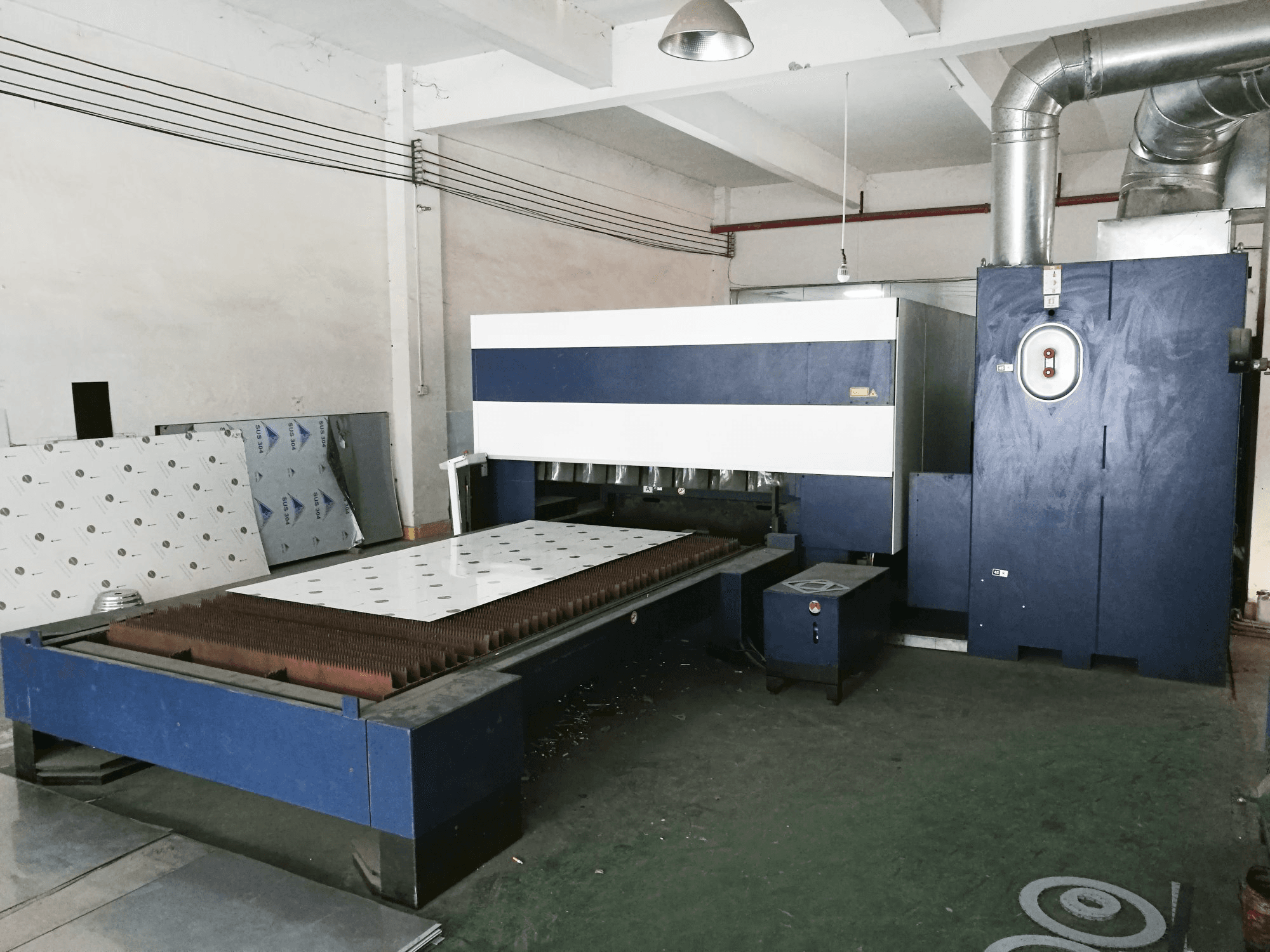 Makine 1 Trumpf - Sağdan görünüm TruLaser 3030