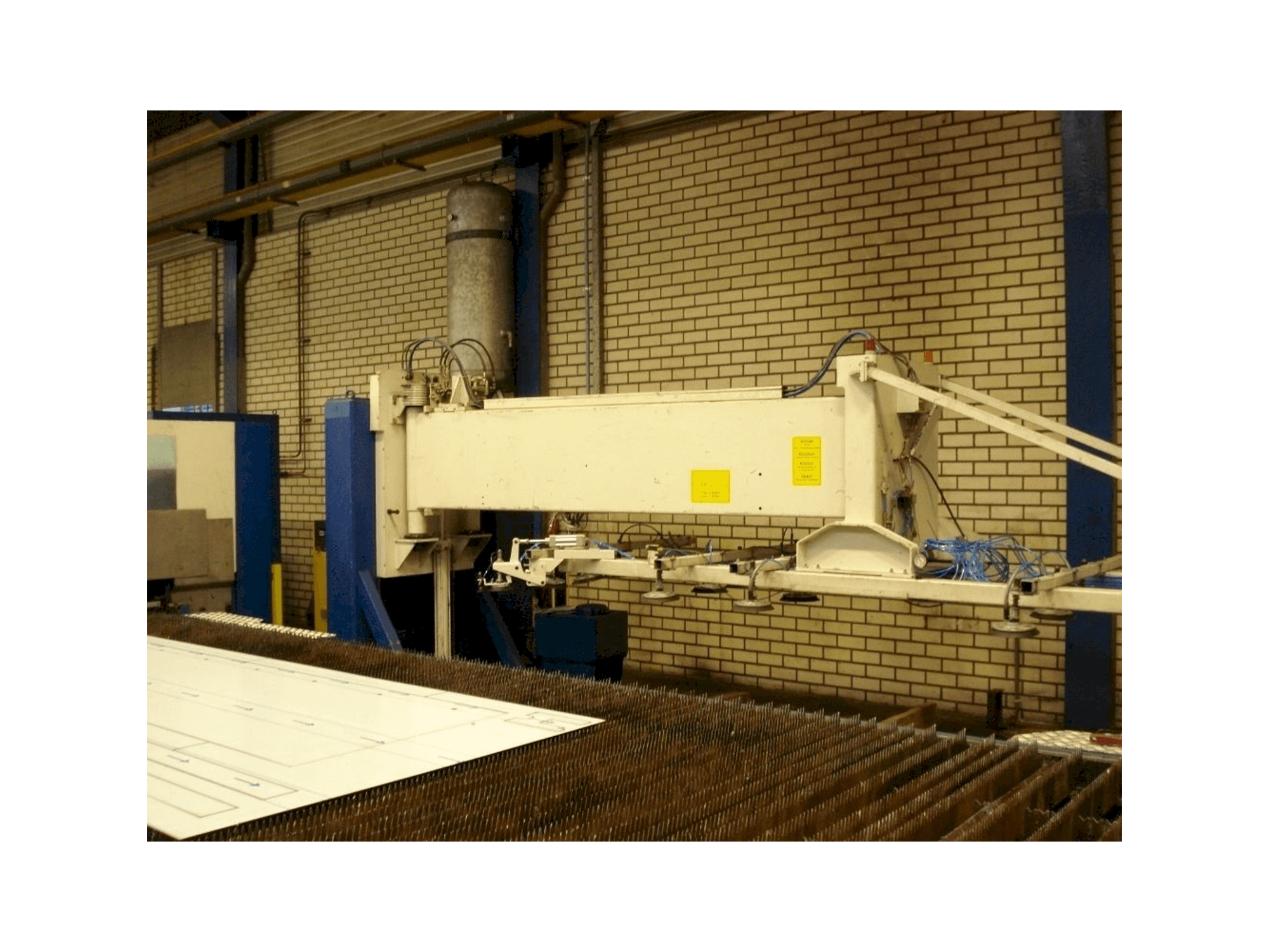 Makine TRUMPF Loadmaster - Önden görünüm