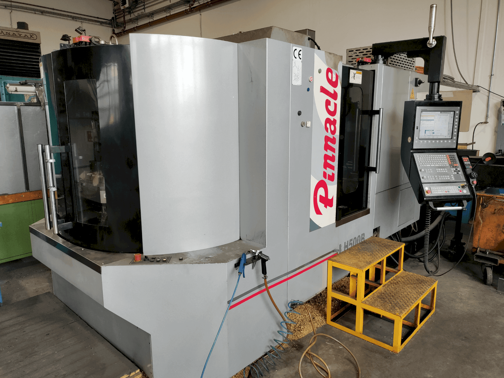 Makine Pinnacle LH 500B - Önden görünüm