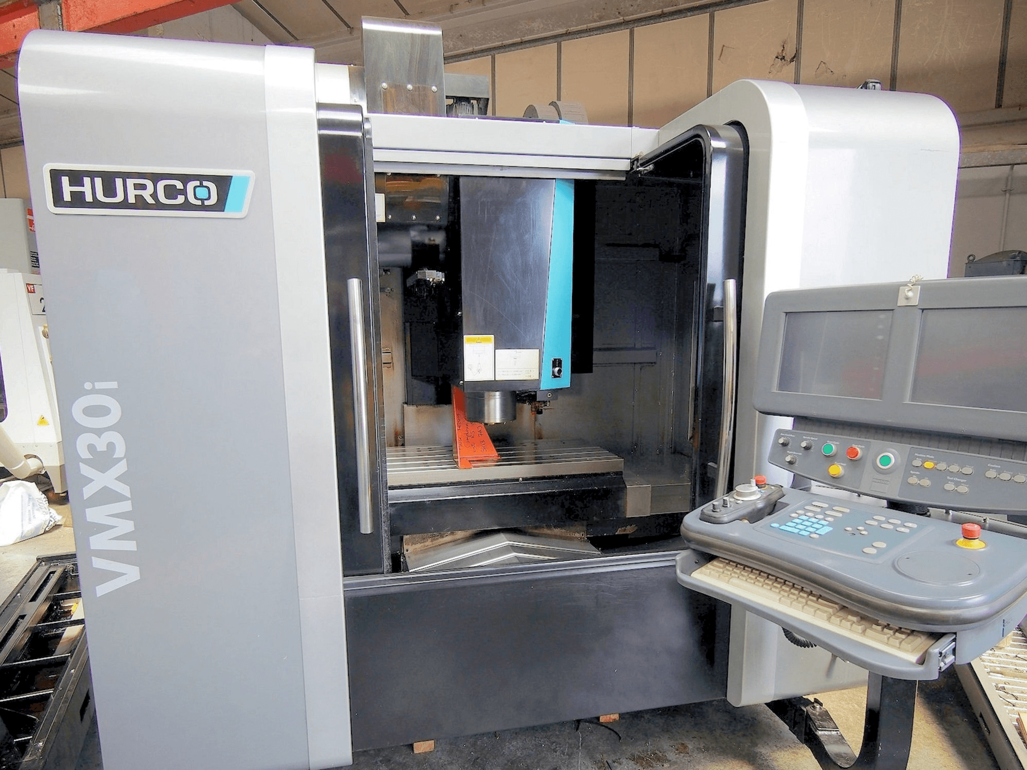 Makine Hurco VMX 30i - Önden görünüm