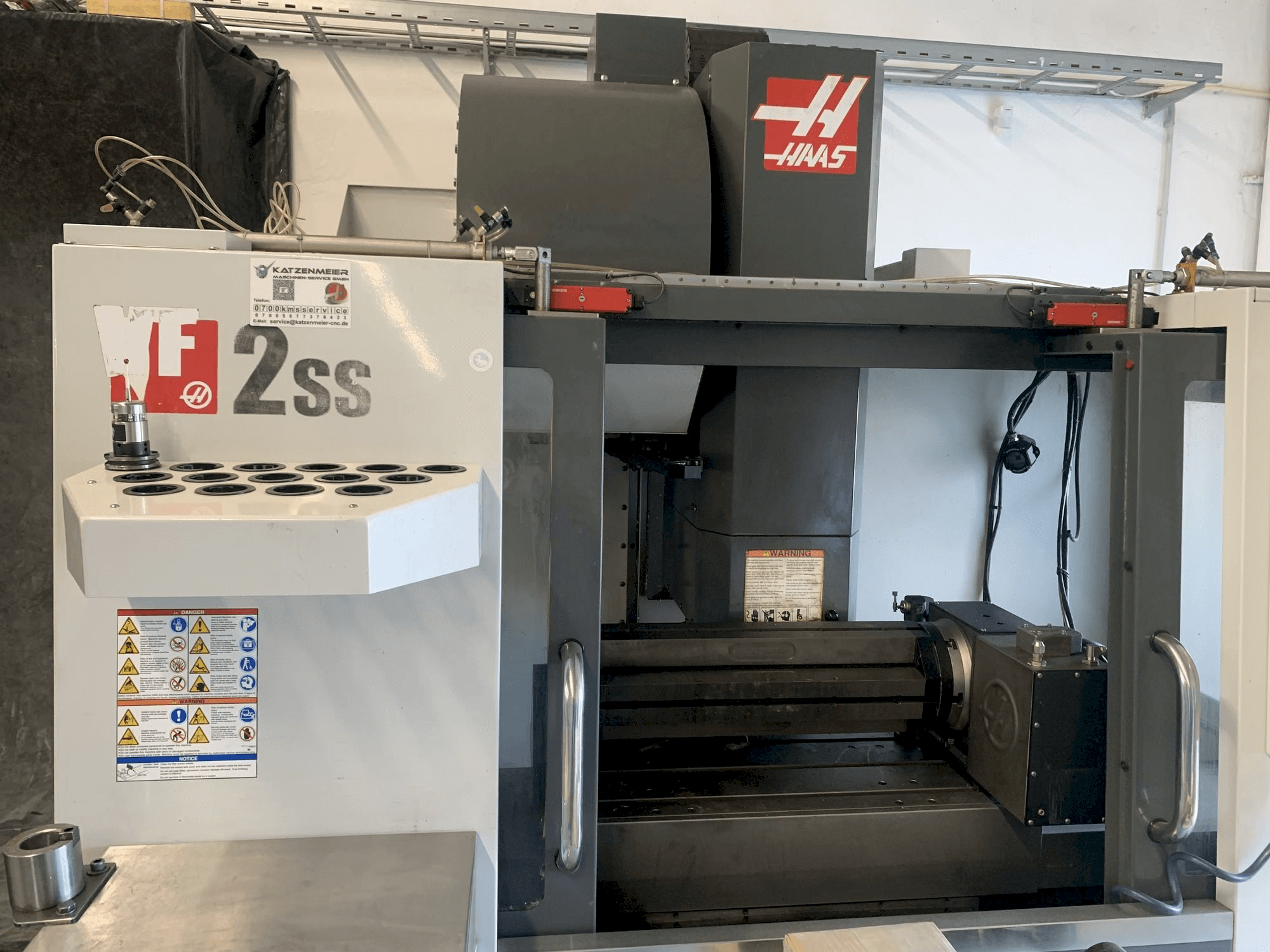 Makine HAAS VF-2SS - Önden görünüm