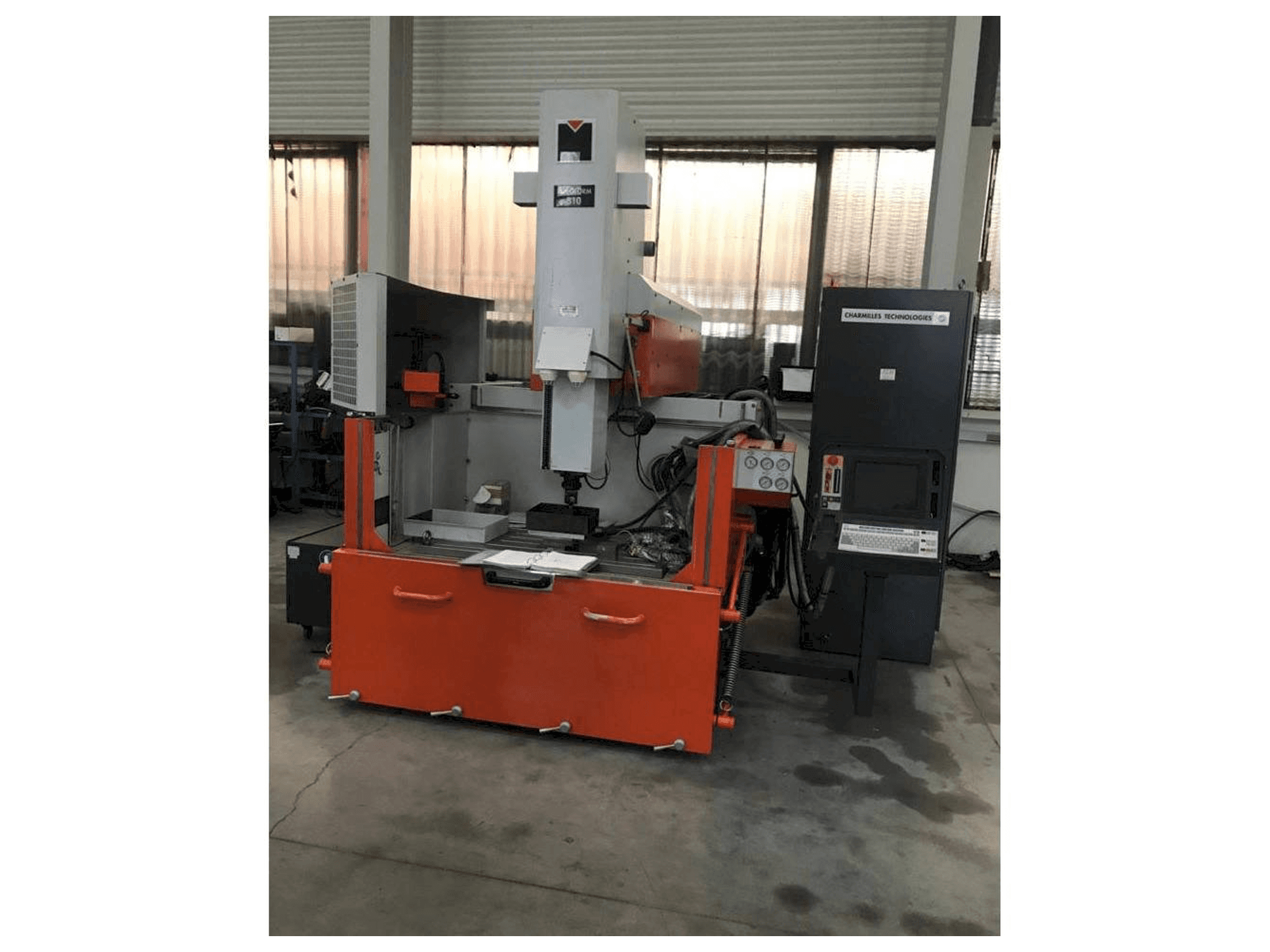 Makine CHARMILLES ROBOFORM 810 - Önden görünüm
