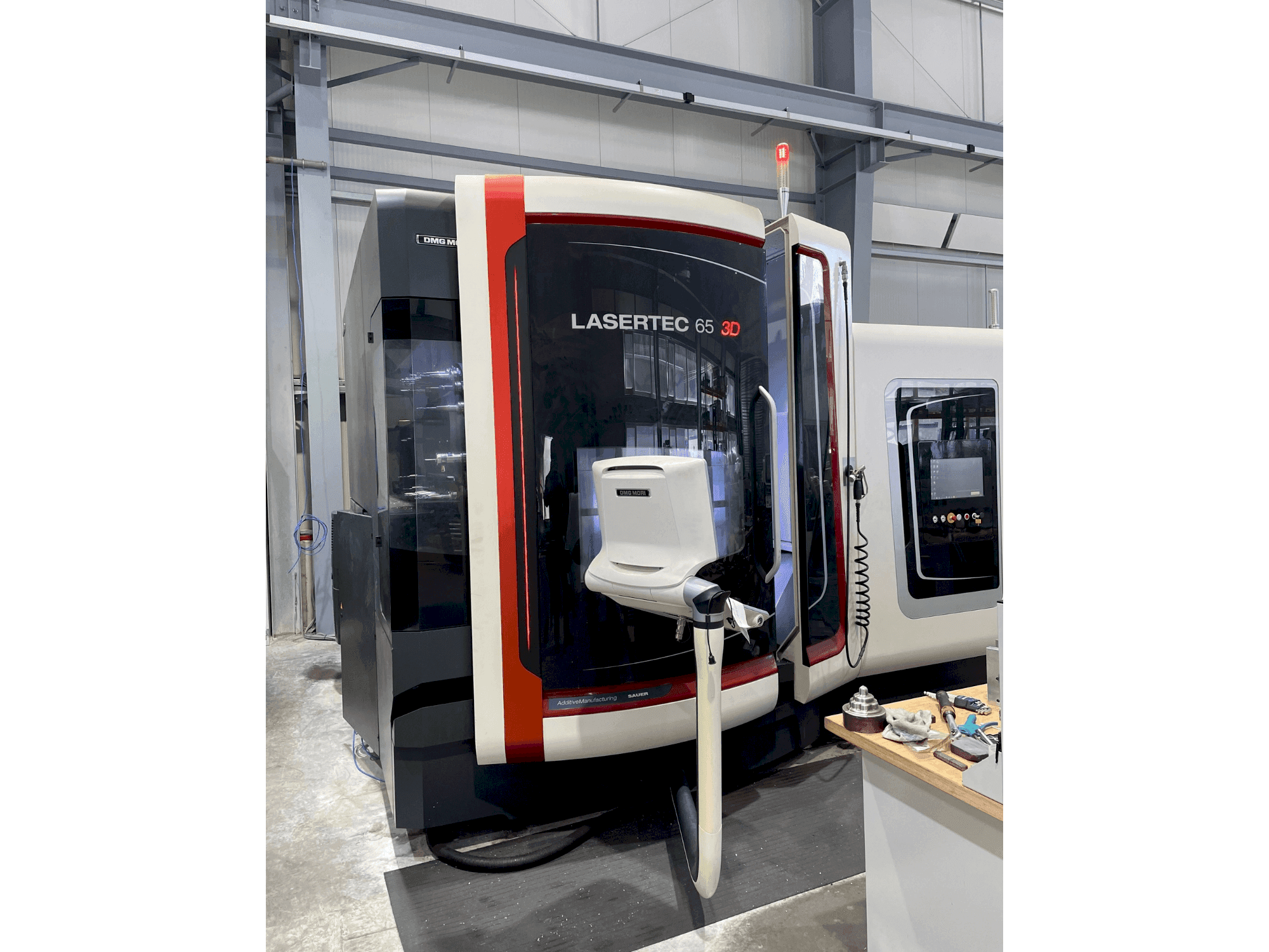 Makine DMG MORI LASERTEC 65 3D Hybrid - Önden görünüm