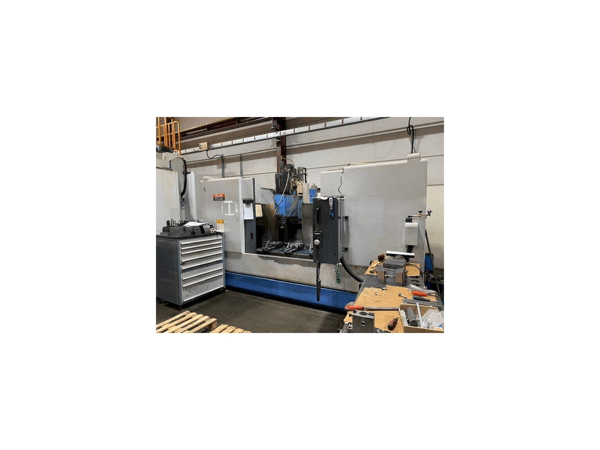 Makine Mazak VTC-20C - Önden görünüm